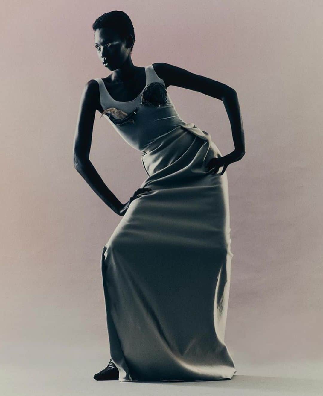 IMG Modelsさんのインスタグラム写真 - (IMG ModelsInstagram)「Atmos. 🪐 @awetaleu + @eleanor.chromy x @rainmagazine_. 📷 @aarondanielkirk 👗 @carojinpark ✂️ @_andrewcchen_ 💄 @royliumakeup #IMGmodels」7月6日 9時21分 - imgmodels