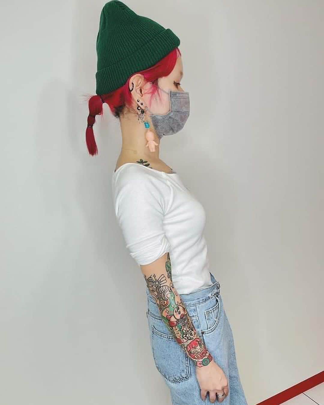 アイミのインスタグラム：「@itoyo69 さんスリーブ✨  もう少しで完成☺いつもかわいいをたくさんありがとうございます💕  #タトゥー #タトゥー女子 #tattoo #かわいい #最高」