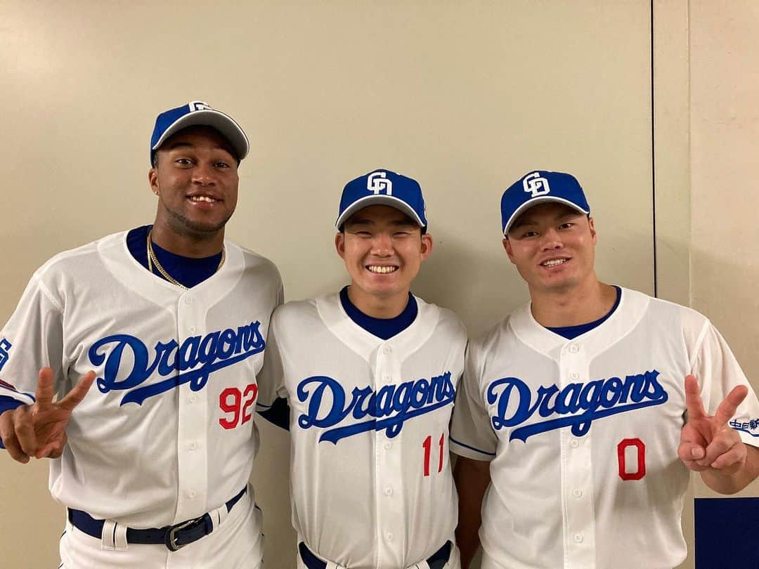 小笠原慎之介さんのインスタグラム写真 - (小笠原慎之介Instagram)「Thank you   #ChunichiDragons #RaidelMartinez #SeiyaHosokawa  #ShinnosukeOgasawara」7月6日 9時39分 - dshinnosuke11