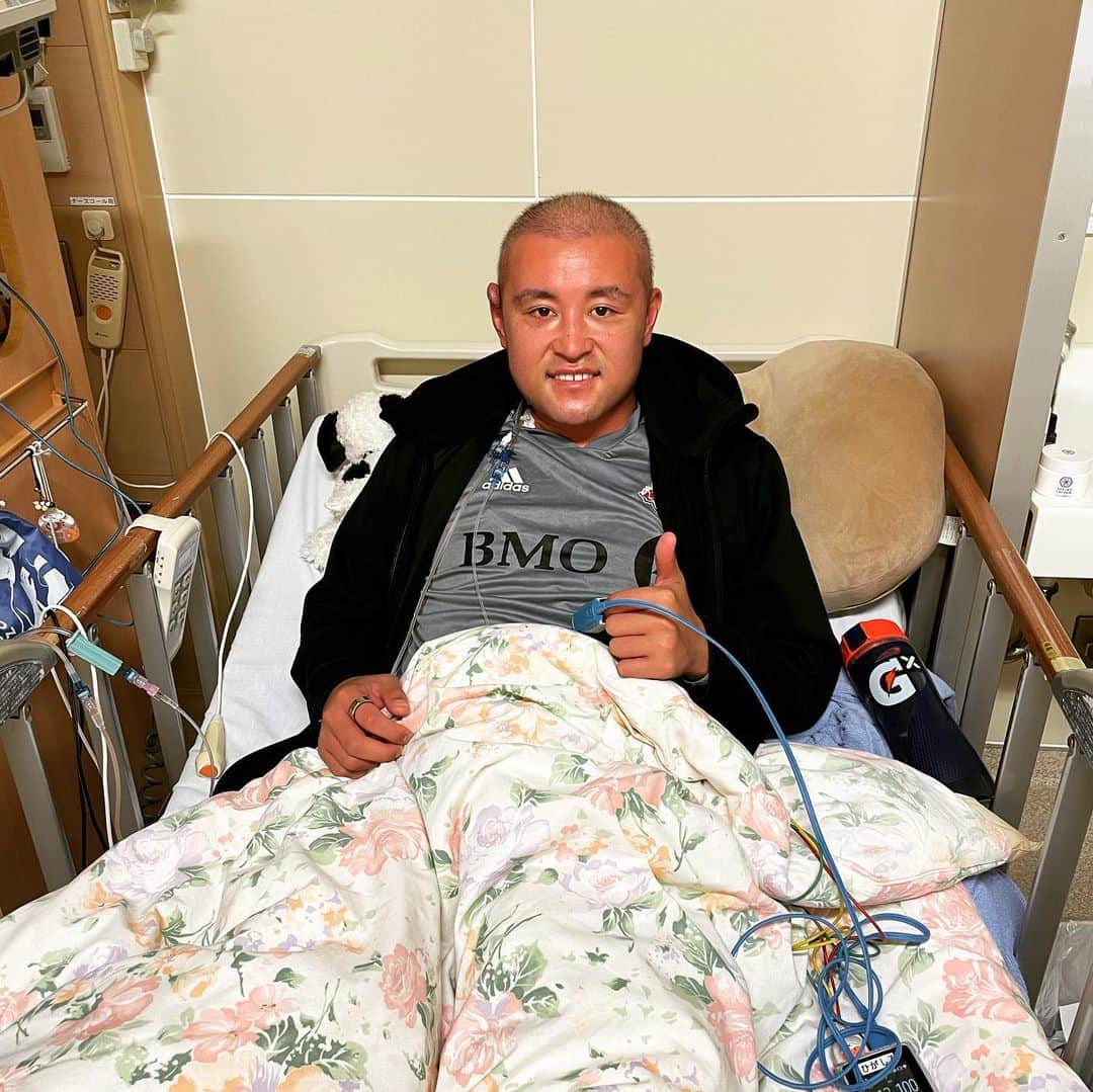 遠藤翼のインスタグラム：「. Day 100 following transplant!  My blood tests have been good and my bone marrow is completely replaced by my donor’s.. There is some liver issues, but nothing to be concerned with.  Before -> after! —————— #Bonemarrowtransplant #BeatLeukemia #OnAvance」
