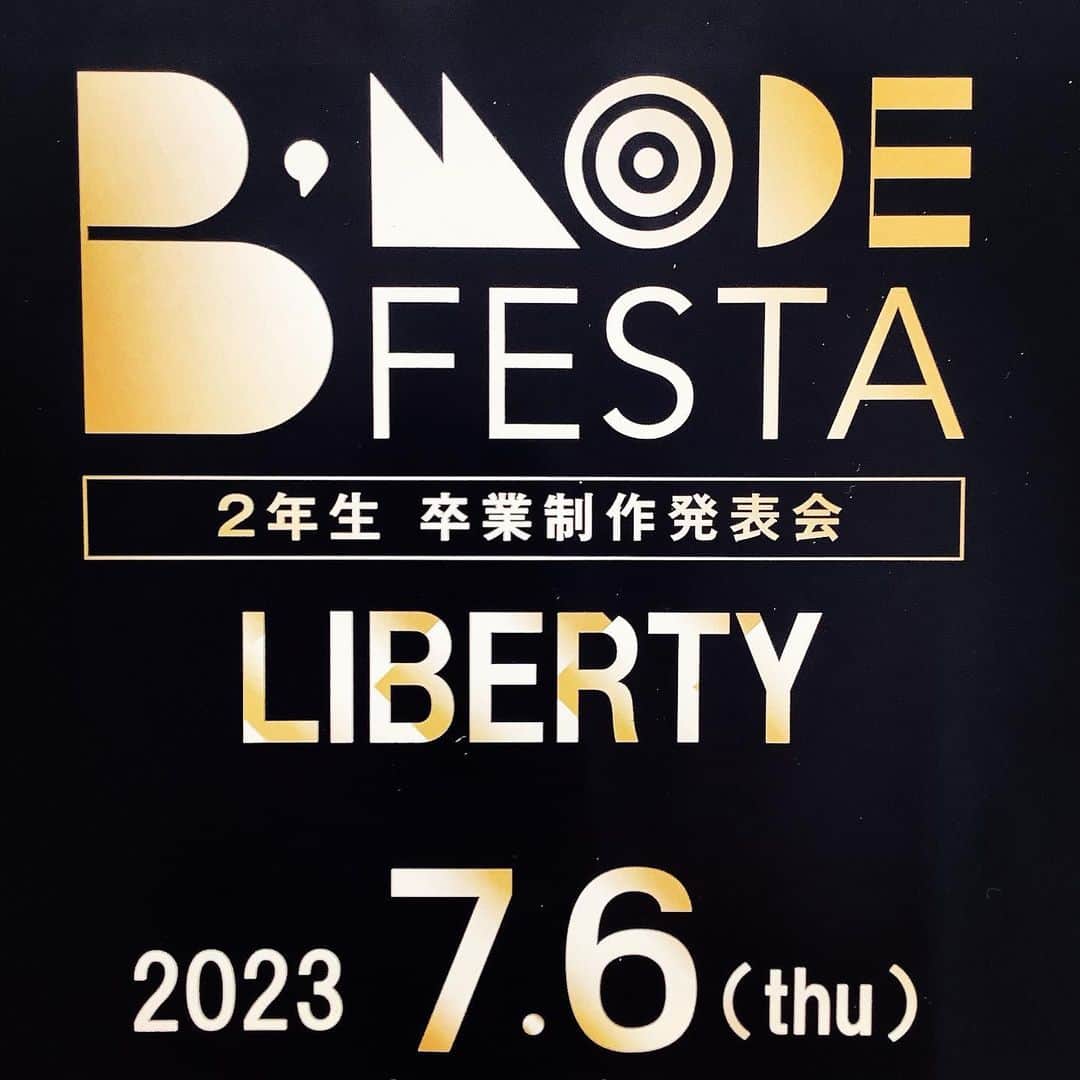 Bmodeのインスタグラム：「🪩B’modeフェスタ2023🪩  YouTubeライブ配信決定✨  ビーモードの２年生による、卒業制作発表会をYouTubeでライブ配信します🎥  開催日：2023年7月6日(木) 開催時間：14時〜15時30分  開催時間前に下記アドレスをコピーしてYouTubeへアクセスして下さい↓↓  https://youtube.com/live/jqO7hH8hGWY  QRでのアクセスは、最後の画像を利用して下さい😉 また、期間限定で見逃し配信も行います❗️ 2023.7.9(日) 24:00まで🕛  2年生が試行錯誤し創り上げる集大成✨ ビーモード生だからこそ出来るこのショーをぜひご覧下さい💛  #bmode #ビーモード #ビューティーモードカレッジ #美容 #美容学校 #ヘアメイクショー #ヘアメイクライブ #ビューティープレゼンテーション #卒業制作発表会 #instagood #instabeauty」