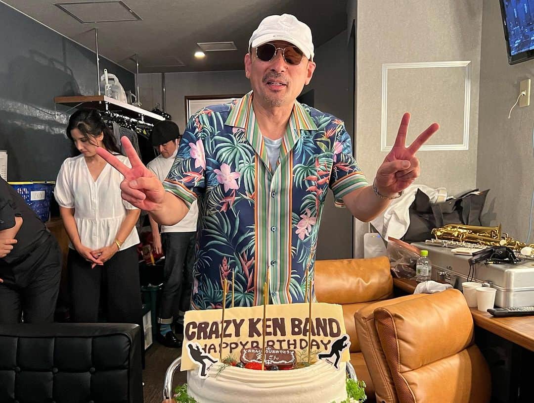 クレイジーケンバンド【公式】さんのインスタグラム写真 - (クレイジーケンバンド【公式】Instagram)「Happy Birthday! Crazy Ken!!  昨日のビルボード大阪にてみんなでお祝いいたしました！ 9/6にNew Album「世界」発売です。よろしくお願いいたします。  byスタッフ  #クレイジーケンバンド #crazykenband #横山剣 #63歳 #happybirthday #誕生日 #7月6日」7月6日 10時46分 - crazykenband_official