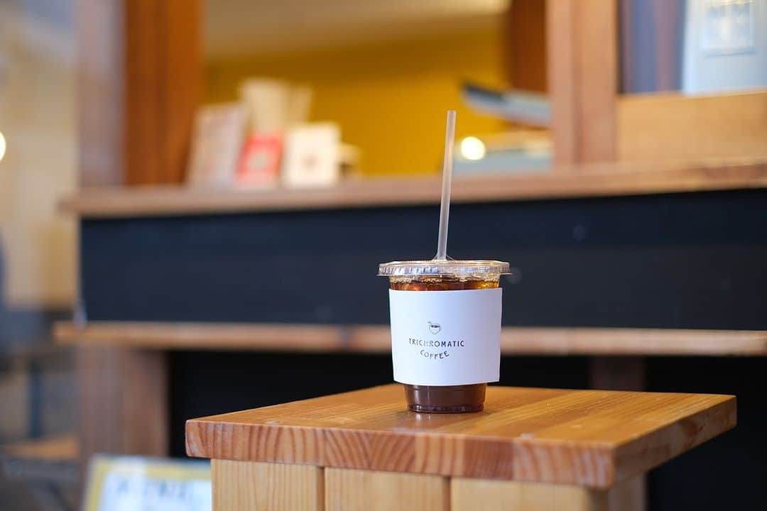 TRICHROMATIC COFFEEのインスタグラム：「[短縮営業のお知らせ] 本日6(木)、明日7(金)、スタッフ都合により9:00-14:00での短縮営業とさせて頂きます。  ご迷惑をお掛けしますがご確認のほど宜しくお願いします。  姉妹店ブルーは通常営業を予定しています。  #trichromaticcoffee トリクロマティックコーヒー#midnightbrew #ミッドナイトブルー #中野新橋 #中野新橋カフェ #中野カフェ #tokyocafe #coffeeshop」