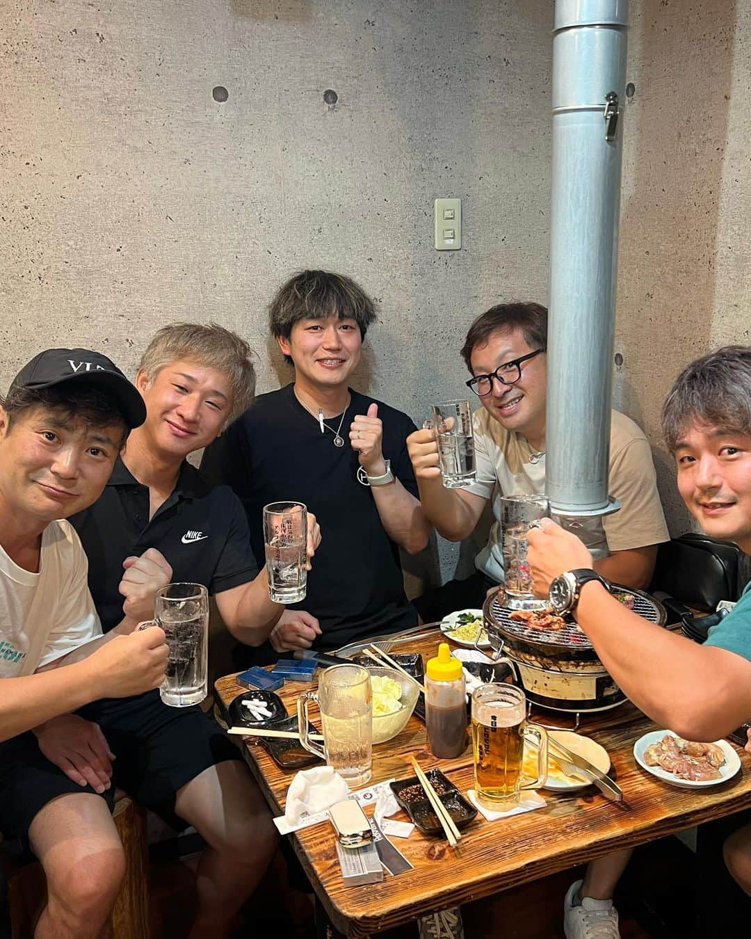 入江慎也さんのインスタグラム写真 - (入江慎也Instagram)「2023年7月6日、ピカピカ19店舗目の支店ピカピカ鹿児島がオープン致しました。 弊社三浦が鹿児島に行かせていただき研修させていただきました。 僕もご挨拶に行かせていただき、鹿児島ピカピカのオーナーさん、店長さんと交流させていただきました。 夜は鹿児島の飲食店をやられていらっしゃる社長さん方をご紹介いただき、みんなでご飯行かせていただきました。 仕事でしたが、楽しい鹿児島でした。 写真は桜島バックで撮らせていただきました。  鹿児島ピカピカは同期のガリットチュウ福島君からのご紹介でご縁をいただきました。  本当にみんなにピカピカは支えていただいております。  これからピカピカ鹿児島をぜひ皆さんよろしくお願い致します。  現場の皆さんも若い、パワーのある鹿児島ピカピカです。 これから楽しみです。  また鹿児島行きたいです。  #鹿児島ピカピカ #鹿児島 #桜島 #ピカピカ19店舗目の支店 #フランチャイズ #fc #ピカピカ #清掃」7月6日 10時57分 - oreirie0408