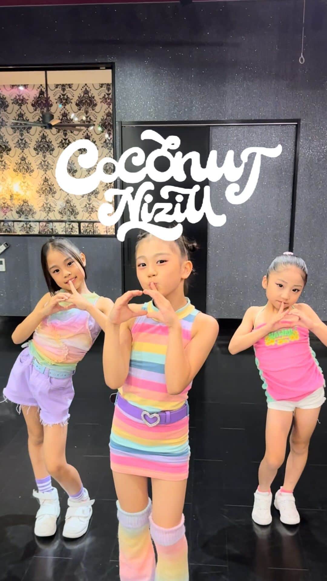 Ruuのインスタグラム：「ちりりっかココナッツ🥥🪸💕🫧🌺 #niziu #coconut」