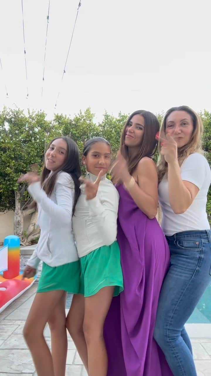 ロゼリン・サンチェスのインスタグラム：「Mommy daughter dance 💋❤️😘🥰」