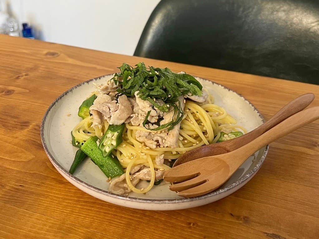 寺田有希のインスタグラム：「家にあるものでパパッと🍝 午後もがんばっていきましょう✊✨  #おうちごはん #おうち時間 #おうちごはんlover #パスタランチ #パスタ部 #寺田有希 #teradayuki」