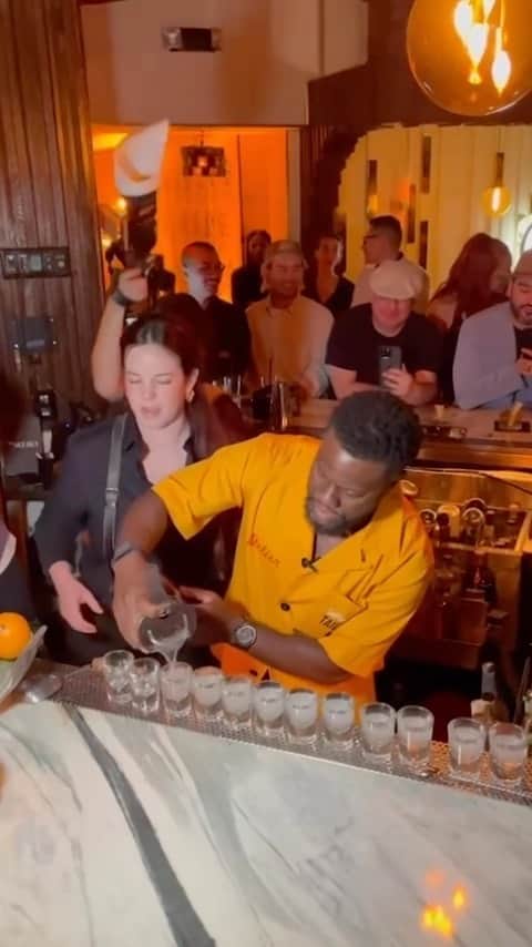 ケビン・ハートのインスタグラム：「Stay tuned tomorrow for the Coramino Cup Final live from Las Vegas 🥃 @grancoramino」
