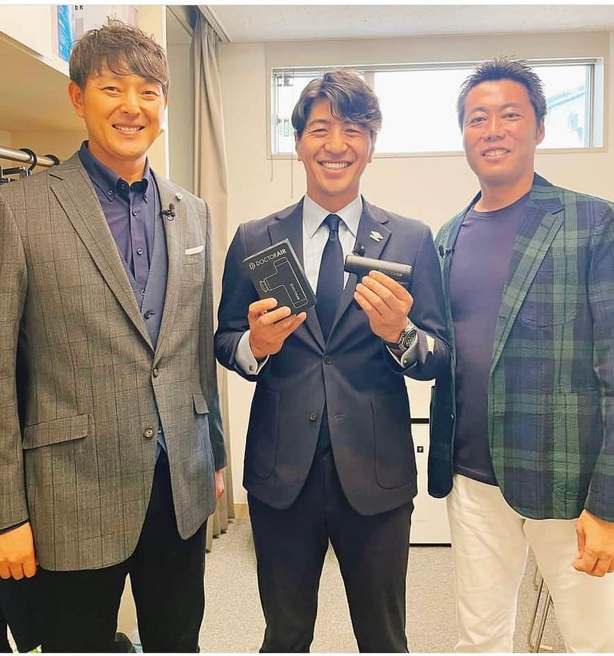 上原浩治さんのインスタグラム写真 - (上原浩治Instagram)「司会は田中大貴でした！  ドクターエアの、エクサガンハイパーをプレゼント🎁  もっといろんな方々に知ってもらえるように、使ってもらえるようにしたいなぁ😊  皆さん、使ってみたかな？？  #岩隈久志　#田中大貴　#司会　#MLB  #ドクターエア　#エクサガンハイパー  #マッサージ　  @koji19ueharaのフォローをお願いします  #上原浩治の雑談魂の登録を   http://www.koji-uehara.netにコメントを」7月6日 12時27分 - koji19uehara