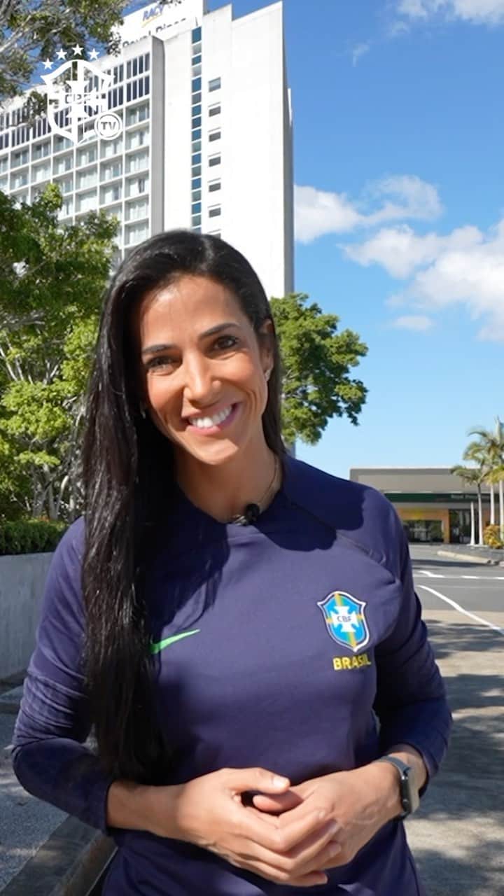 のインスタグラム：「Conheça a casa da #SeleçãoFeminina na Australia🇦🇺  A CBF TV abriu as portas do local da preparação das craques do Brasil em Gold Coast!  O hotel oferece uma estrutura com 100 hectares e foi personalizado com a identidade brasileira 🇧🇷  Vá aos Stories e confira clicando no link para assistir o conteúdo completo.  🎥: @jo.marconne /CBF TV」