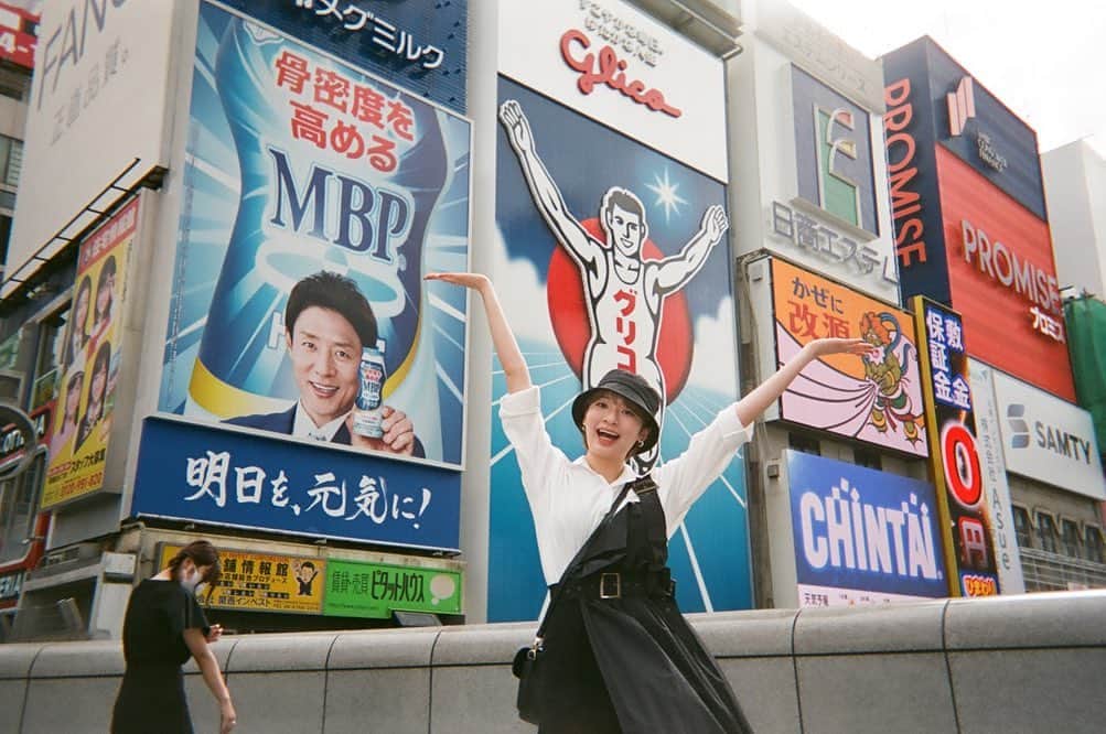 関戸奏音さんのインスタグラム写真 - (関戸奏音Instagram)「去年の大阪1人旅の写真 投稿してなかったのびっくり そこにいた視聴者さんと大阪にいるマネさんに会いに行って撮ってもらいました！ 今年は変なとこ行きたいなー おすすめあります？ #せきどのフィルム」7月6日 23時18分 - kanon_sekido