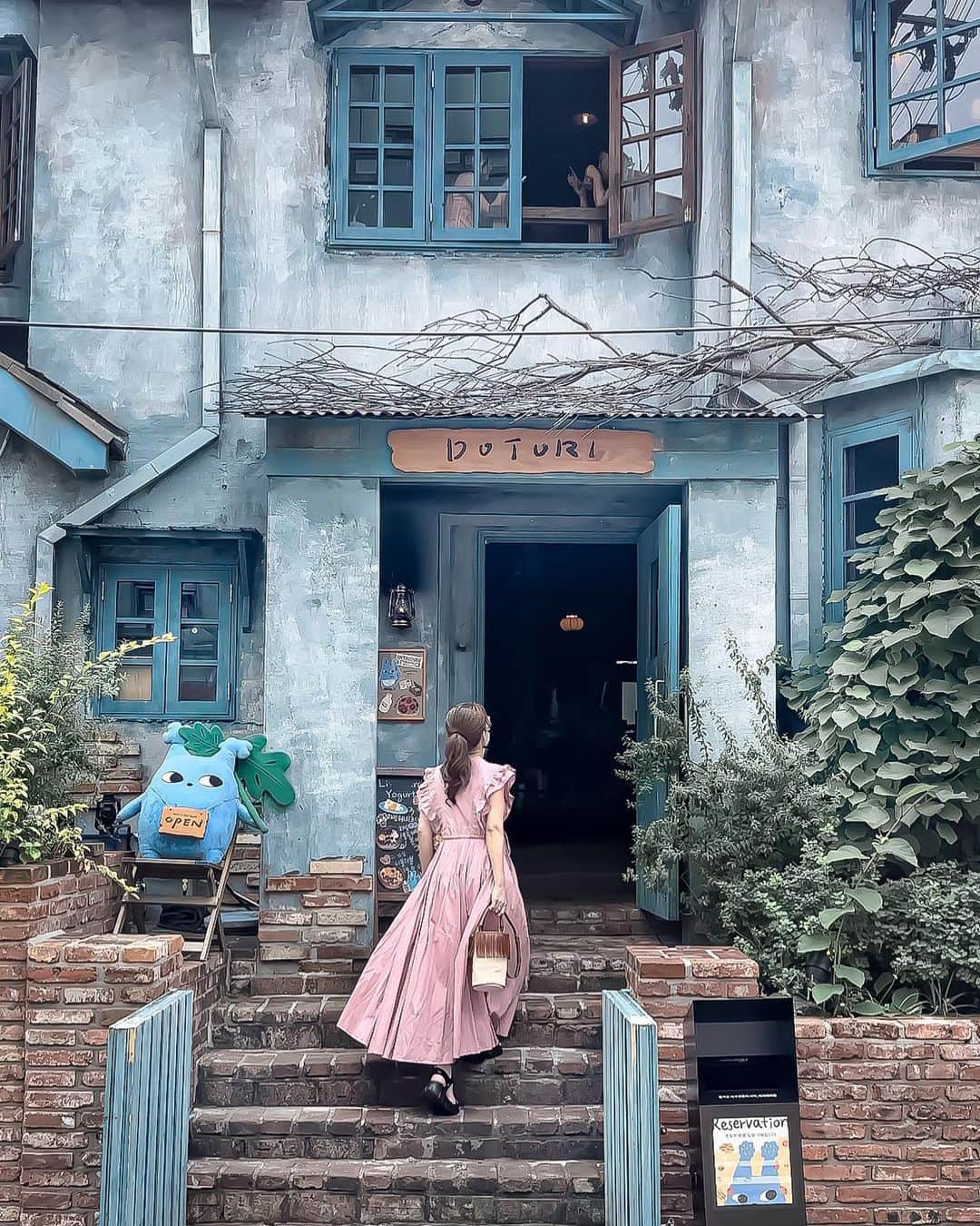 Yukicoさんのインスタグラム写真 - (YukicoInstagram)「‥  𝐃𝐎𝐓𝐎𝐑𝐈(도토리) 憧れてたどんぐりカフェ🫶🏻 いちばん食べたかったものが ここにありました🤍  <도토리가든 안국> 오8시오픈, 9시 베이커리세팅 주소: 종로구 계동길 19-8 주차: 현대건설 유료주차장 이용가능 키즈존, 애견동반가능, 예약불가 <도토리 신용산> 오픈: 9시오픈, 10시 베이커리세팅 주소: 용산구 한강대로52길 25-6 주차: 삼각지역 공용주차장 이용가능 키즈존, 애견동반가능, 예약불가  @yukicolifecom  ‥‥‥‥‥‥‥‥‥‥‥‥‥‥‥‥‥‥‥‥‥‥‥ 𝐃𝐎𝐓𝐎𝐑𝐈(도토리) @dotori__seoul  ソウル特別市 龍山区 漢江路1街 227 (서울특별시 용산구 한강로1가 227)  [道路名住所] ソウル特別市 龍山区 漢江大路52キル 25-6  (서울특별시 용산구 한강대로52길 25-6 )  #도토리  #dotori  #도토리가든  #도토리카페  #greekyogurt  #요거트  #seoulcafe  #용산 #ソウルカフェ #韓国カフェ #安国カフェ  #安国 #카페　 #카페스타그램 #yukicoinseoul」7月6日 21時55分 - yukicolifecom