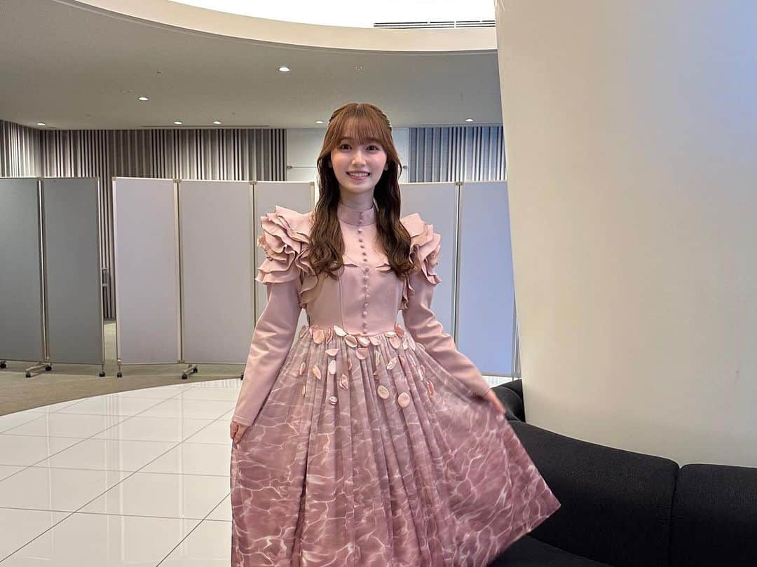 守屋麗奈さんのインスタグラム写真 - (守屋麗奈Instagram)「♡ THE MUSIC DAYさんに出演させていただいた時に桜月のお衣装をまた着ることができて嬉しかったです🌸  このくすみピンクが大好き♡  #櫻坂46  #sakurazaka46  #renagram  #衣装 #くすみピンク #themusicday」7月6日 21時48分 - rena_moriya_official