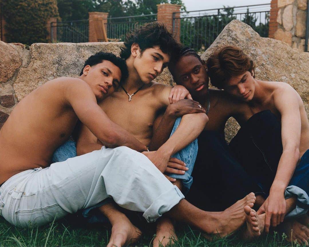 エイティーズのインスタグラム：「Jonier, Alejandro, Shaq and Andrés captured wearing EYTYS jeans for EY! Magazine 2023.」