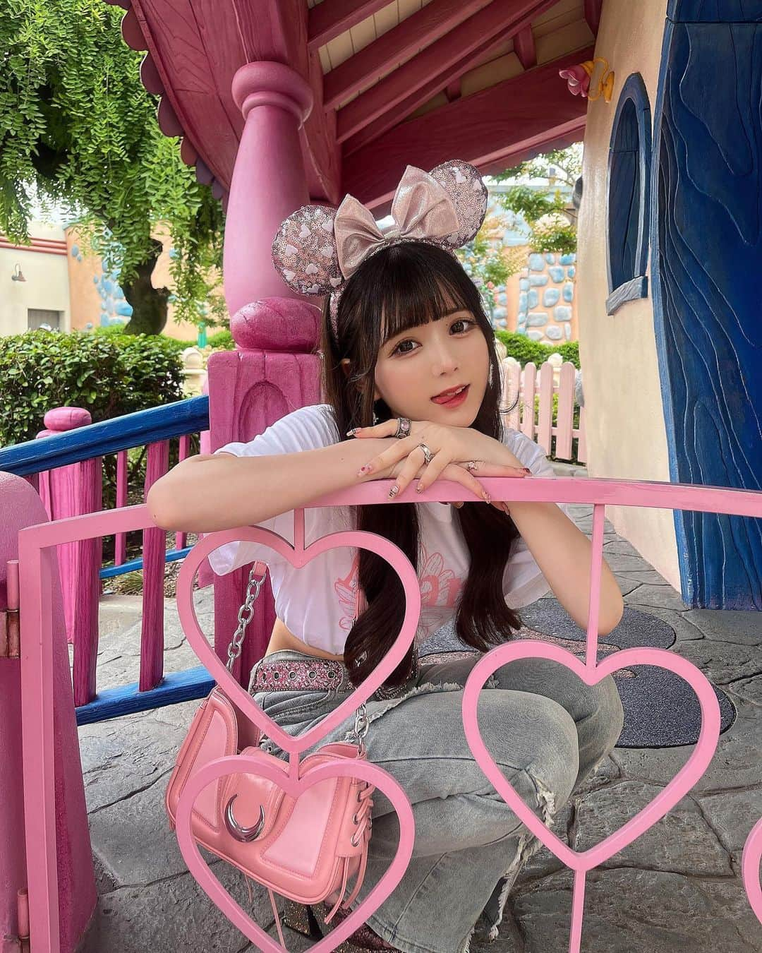 夢乃まゆこさんのインスタグラム写真 - (夢乃まゆこInstagram)「𝐃𝐢𝐬𝐧𝐞𝐲𝐋𝐚𝐧𝐝..♡ ̖́- ⁡ ⁡ ⁡ ⁡ ⁡ ⁡ ⁡ ⁡ ⁡ ⁡ ⁡ ⁡ ⁡ ⁡ ⁡ ⁡ ⁡ ⁡ ⁡ ⁡ ⁡ ⁡ ⁡ ⁡ ⁡ ⁡ ⁡ ⁡ ⁡ - - - - - - - - - ꒰ ♡ ꒱ - - - - - - - - - ⁡ ⁡ ⁡ ⁡ ⁡ ⁡ ⁡ #disneyland #disney #ディズニー #ディズニーランド #ディズニーリゾート #ピンクコーデ  #カチューシャ #ディズニーコーデ #ootd #shein #sheinコーデ #shein購入品 #mardimercredi #マルディメクルディviviennewestwood #lillilly #dior #gucci #kapana #ヘアアレンジ」7月6日 22時11分 - mayu_makemie