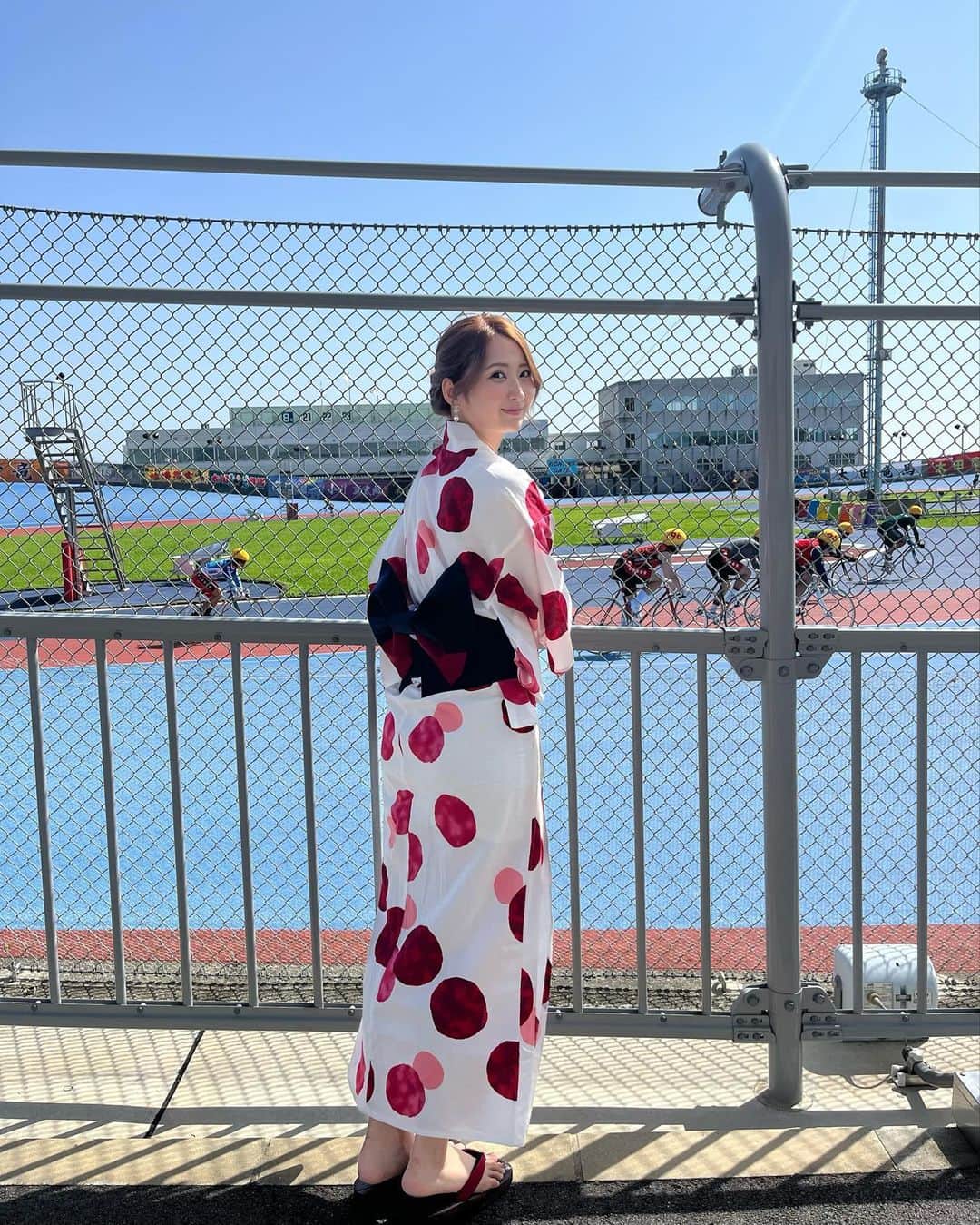 宮崎華帆のインスタグラム：「_ 小松島記念競輪 初日ありがとうございました♡♡  明日もよろしくお願いします🫶  今日は赤水玉の浴衣でした😘」