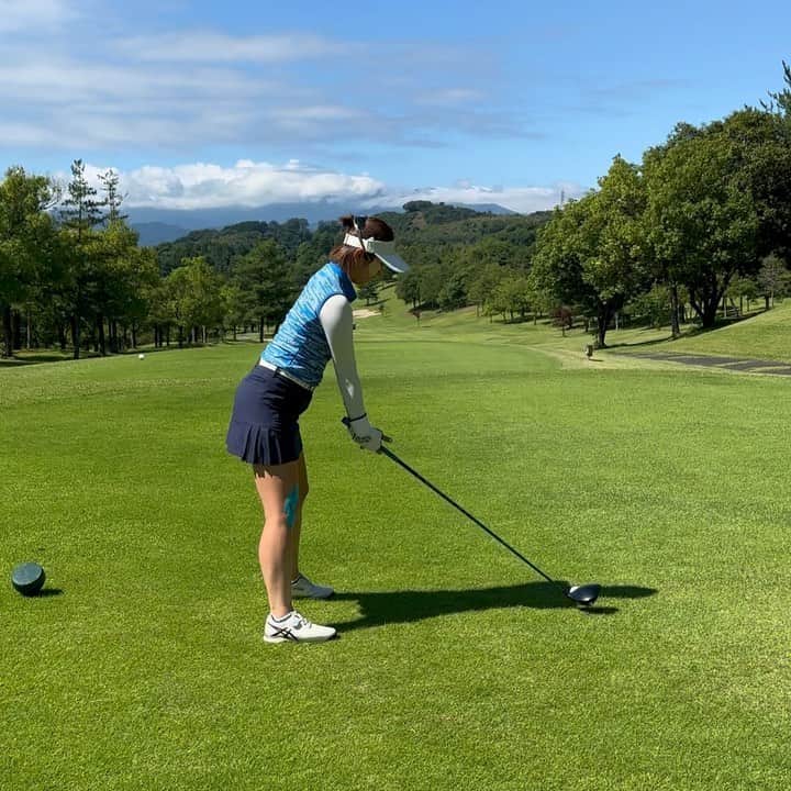 楠本彩乃 のインスタグラム：「. 🤍💙🤍💙🤍💙 ヘロヘロでした。 드라이버 가 돌아ㅠㅠㅠㅠ 상태 안좋아요 . #golf #golfswing #ゴルフスイング  #골프  #골프스윙  #golfstagram  #golfer #ゴルフ #ゴルフ女子 #ゴルフスイング #ゴルフスイング動画 #スイング動画 #ゴルファー #女子ゴルファー #ゴルフ練習 #ゴルフ場 #골프  #デサントゴルフ #ゴルフウェア #ゴルフコーデ」