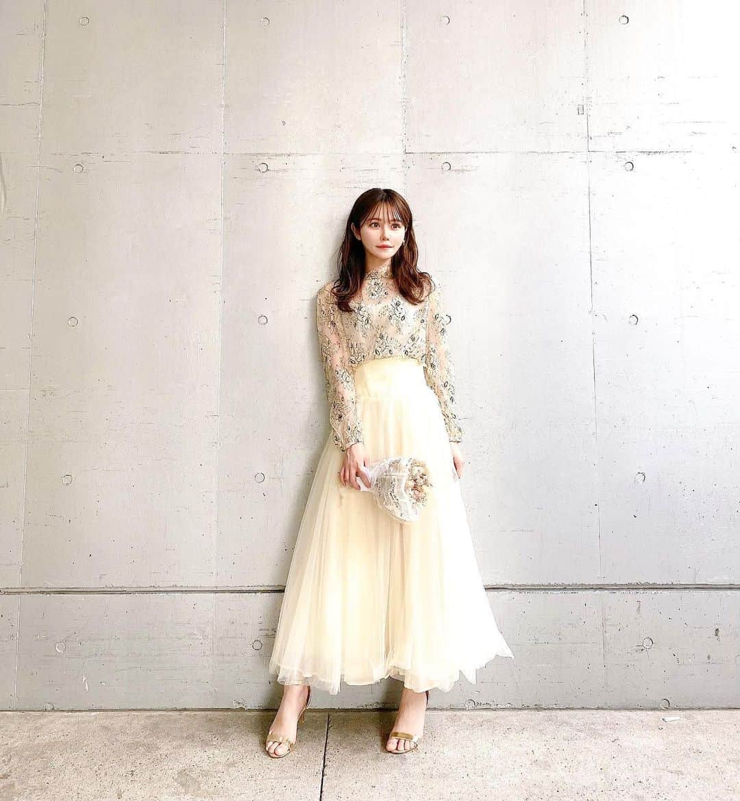 込山榛香のインスタグラム：「お気に入りのスカート♡ ⁡ ⁡ 最近「私服が大人っぽくなったね」って言って貰えることが多くて嬉しいです☺️ ⁡ ⁡ ⁡ #eimy #私服」