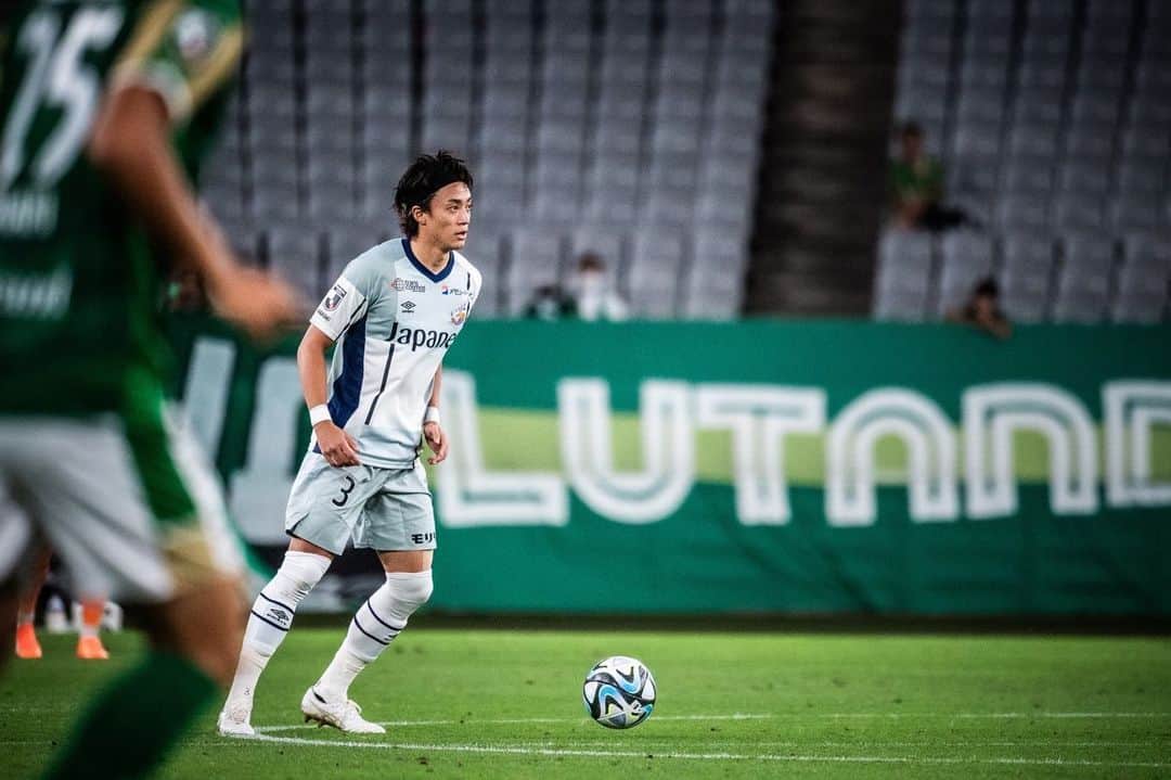 岡野洵さんのインスタグラム写真 - (岡野洵Instagram)「. . 昨日はアウェイにも関わらず沢山の応援ありがとうございました。  自分にベクトルを向けて次も必ず勝つ🔥🔥🔥  「目標が今を支配する」  勝利のために。もっともっと！！！！  #V-VAREN #no.3 #vstokyoverdy」7月6日 22時29分 - jun.o_official