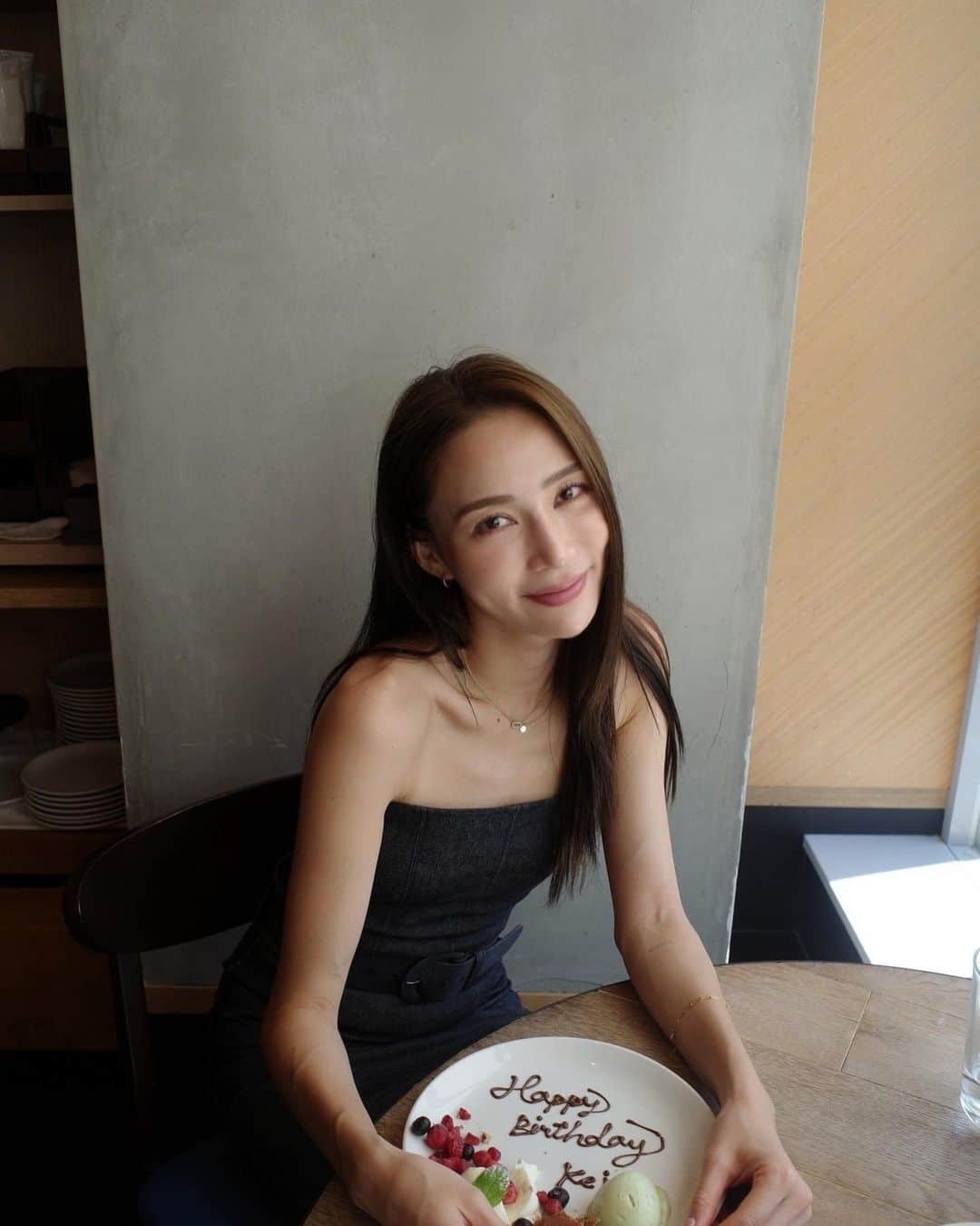 のインスタグラム：「いくちゃんと♡  いつも落ち着いてて面白くて優しい。 安定した空気感がとても心地よくて大好きな時間🫶🏽  お祝いとプレゼントまでありがとう🥲💕  話足らず またすぐ会おうっ♡♡  #outfit #ootd #coordinate #fashion #ambient #hermes」
