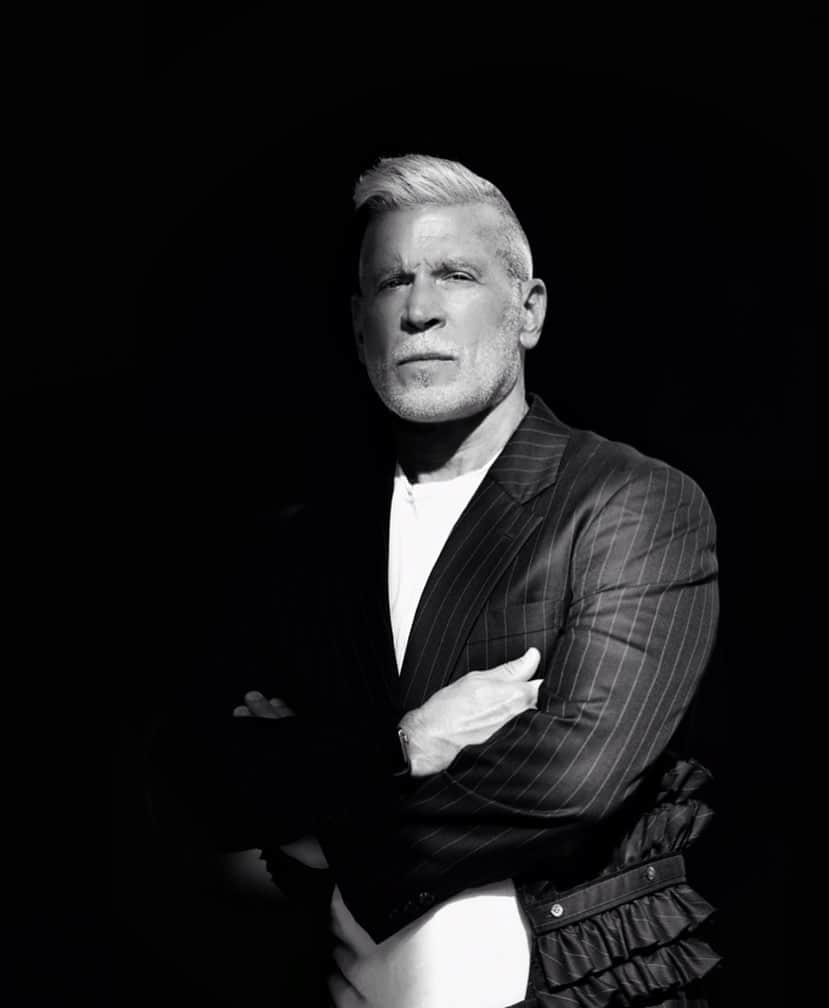 ニック･ウースタのインスタグラム：「👑@nickwooster x 📸 @viktor_csontos  #shotbyviktorcsontos #nickwooster #photography」