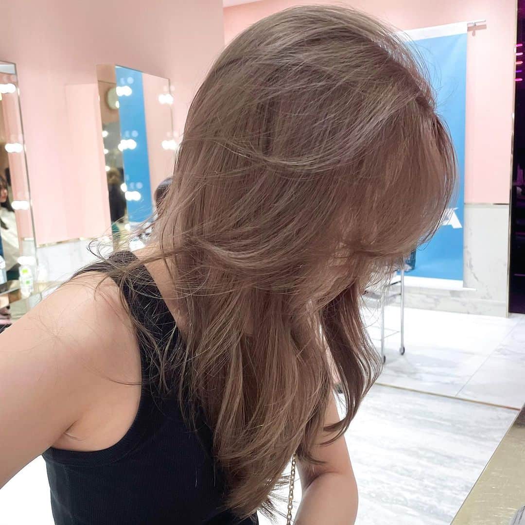 原涼香のインスタグラム：「夏にやりたいbeige🤍🤍 2ブリーチです((ˆ ̳ , ̫ , ̳ˆ)"੭ 柔らかくみえるベージュが人気です♡」