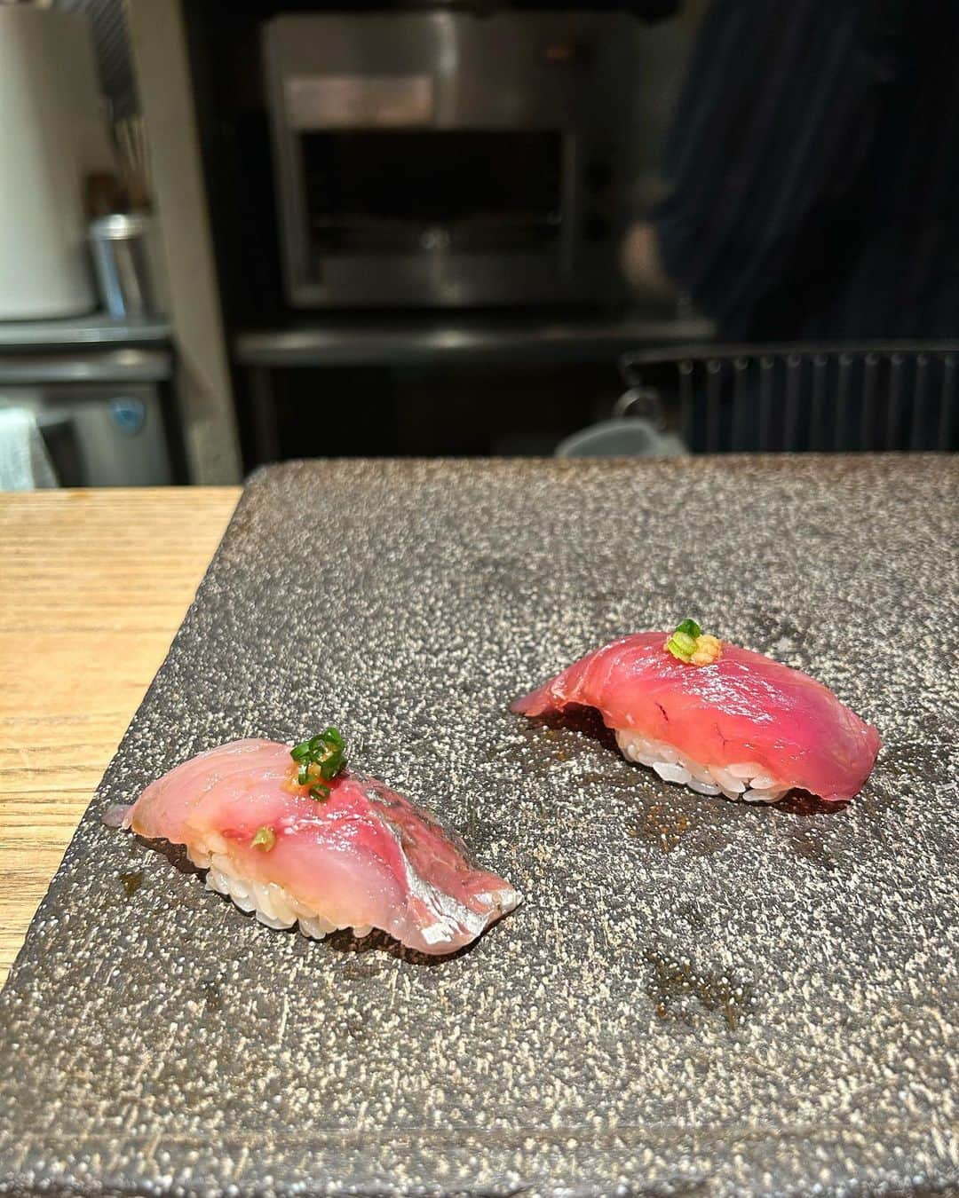 濱田よりかさんのインスタグラム写真 - (濱田よりかInstagram)「🍣♡ . . . 甘エビのフォルムがかわいい♡🦐 . 久しぶりのお寿司ランチ🍣 全部美味しかった〜👼💕 . . . . . . . #鮨まるさんかく #鮨 #鮨ランチ #鮨スタグラム #寿司ランチ #渋谷 #渋谷グルメ #渋谷ランチ #神泉 #東京グルメ #東京ランチ #tokyo #tokyo_japan #shibuya #shibuyafood #sushi #sushigram」7月6日 23時06分 - yorika_hamada