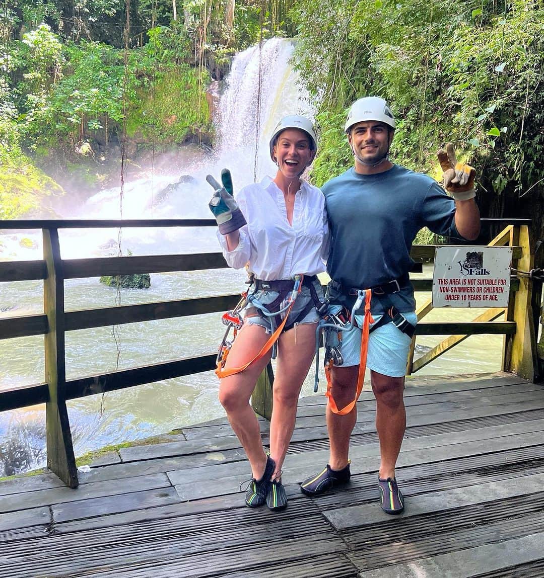 ヴィッキー・パティソンさんのインスタグラム写真 - (ヴィッキー・パティソンInstagram)「Whoa, ohhhhh, oh... Mysterious Girl.. I wanna get close to you.. 😂  Me and @ercan_ram doing our best @peterandre impression at YS Falls yesterday... 😂  Was so fun doing some exploring with erc yesterday- we ziplined though the trees over YS falls, took a tour of the waterfall, tried a Jamaican patty (unreal btw!), then headed to @appletonrumuk estate for a proper tour of the factory and a little tasting 😂🤩  Such a fab day.. @sandals_uk organised the tour for us with the amazing @islandroutes and it was all super easy! I'll put more over on @vickysvacays this afternoon but I'm going to go and enjoy our last full day! 😍✨」7月6日 23時09分 - vickypattison