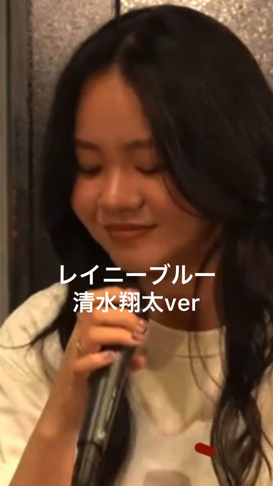遥海のインスタグラム：「Music Terrace+♡ レイニーブルー🎵  みなさんからたくさんのリクエストがきてたので 久しぶりに歌ってみました♡ オリジナルがまだなかった頃、よく歌ってたなー。  あ、たまにしゃくれるけど 気にしないで😂  #レイニーブルー #岩村美咲 #遥海 #cover #MusicTerrace #youtubelive」