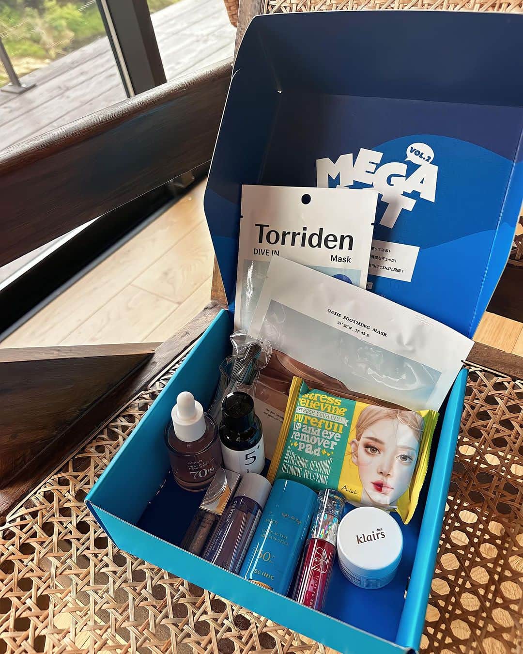 のインスタグラム：「Qoo10 Mega Kit 2023 Vol.2 🎁 @qoo10.official  明日まで20％ポイントバックされるメガポキャンペーン中だよ🥺❤️  中身は  dear,Klairs Ariul Dear.A Dr.Althea S2ND Anua celimax Torriden numbuzin SCINIC  何個か使ったことあったのでお気に入りのが入ってたから嬉しい😍❤️❤️  中でも好きなのは Anua桃70％ナイアシンセラム30ml🍑 決めを整えてくれてトーンアップもしてくれる💕 これはリアル2本目🍑  フレッシュクレンジングオイルは気になってて しっかりマスカラも落ちるし良きでした👍⭐️  メガキットは非売品なのできになる方は↓↓↓  @qoo10.official   #Qoo10MegaKit #Qoo10 #メガポ #PR」