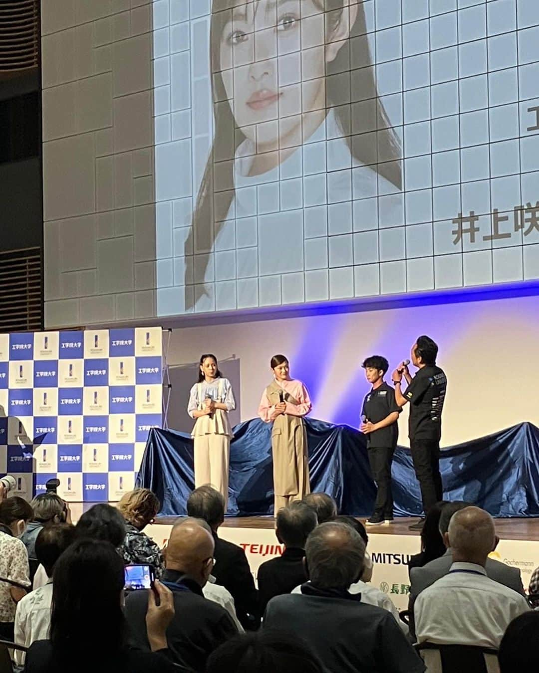 宮城弥生さんのインスタグラム写真 - (宮城弥生Instagram)「昨日工学院大学のソーラーカーお披露目イベントに応援団として井上咲楽さんと一緒に参加させてもらいました！  初めてのイベントで緊張したんですけど、周りの方に助けて貰ってなんとか最後までやりきることが出来ました！  本当にありがとうございます！  そして初めてソーラーカーに乗らせて頂きました！ 思っていたよりも肩の部分が狭くてこの中3時間同じ体勢でいるのって難しそうだなと思いました💦  工学院大学の皆さん、優勝目指して頑張って下さい！💪    でも、まずは安全第1で皆さんが無事に怪我なく帰って来られることを願っています！  工学院の公式YouTubeで昨日の様子が上がるみたいなので、要チェックです！  #工学院  #koga  #ソーラーカー  #井上咲楽  さん」7月6日 15時10分 - yayoi5482