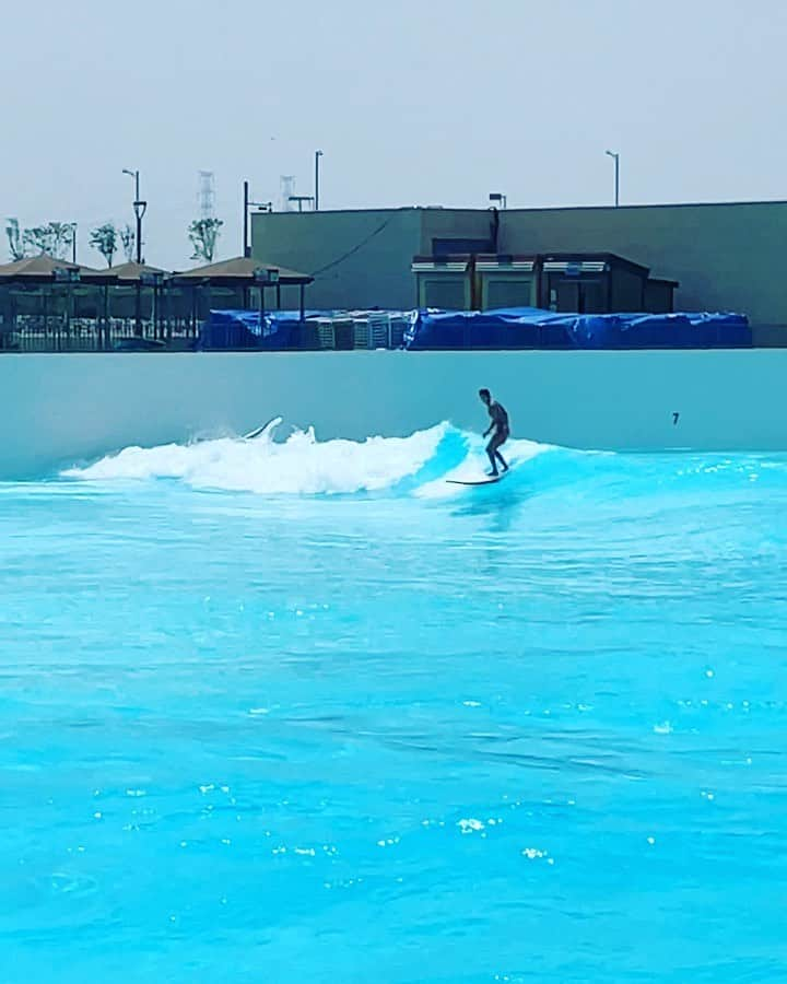 ヒョヌのインスタグラム：「오랜만에🏄‍♂️ 제일 작은...접니다🥲  #웨이브파크 #서핑」