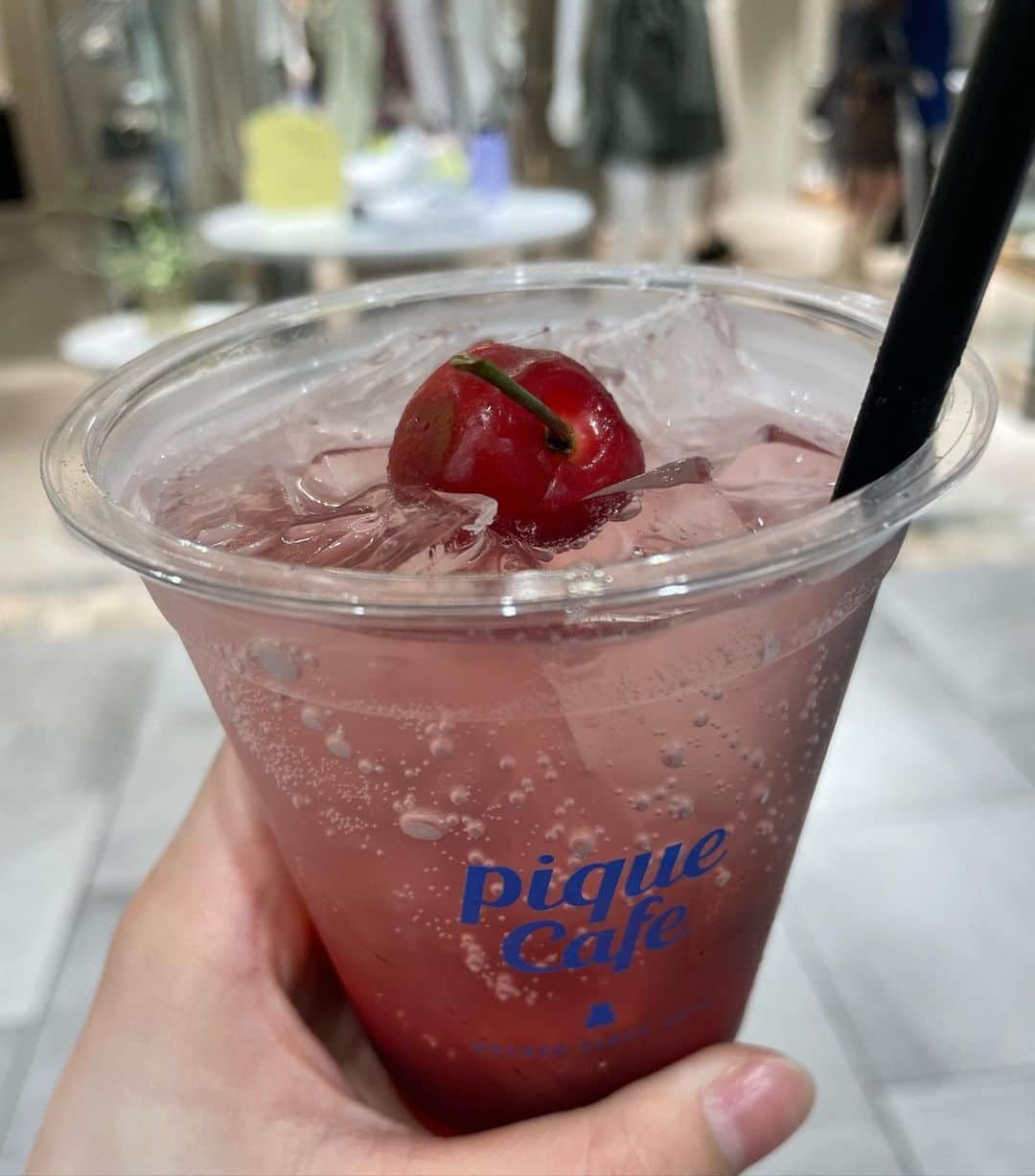 兵頭葵のインスタグラム：「.  GELATO PIQUE CAFE🍒」