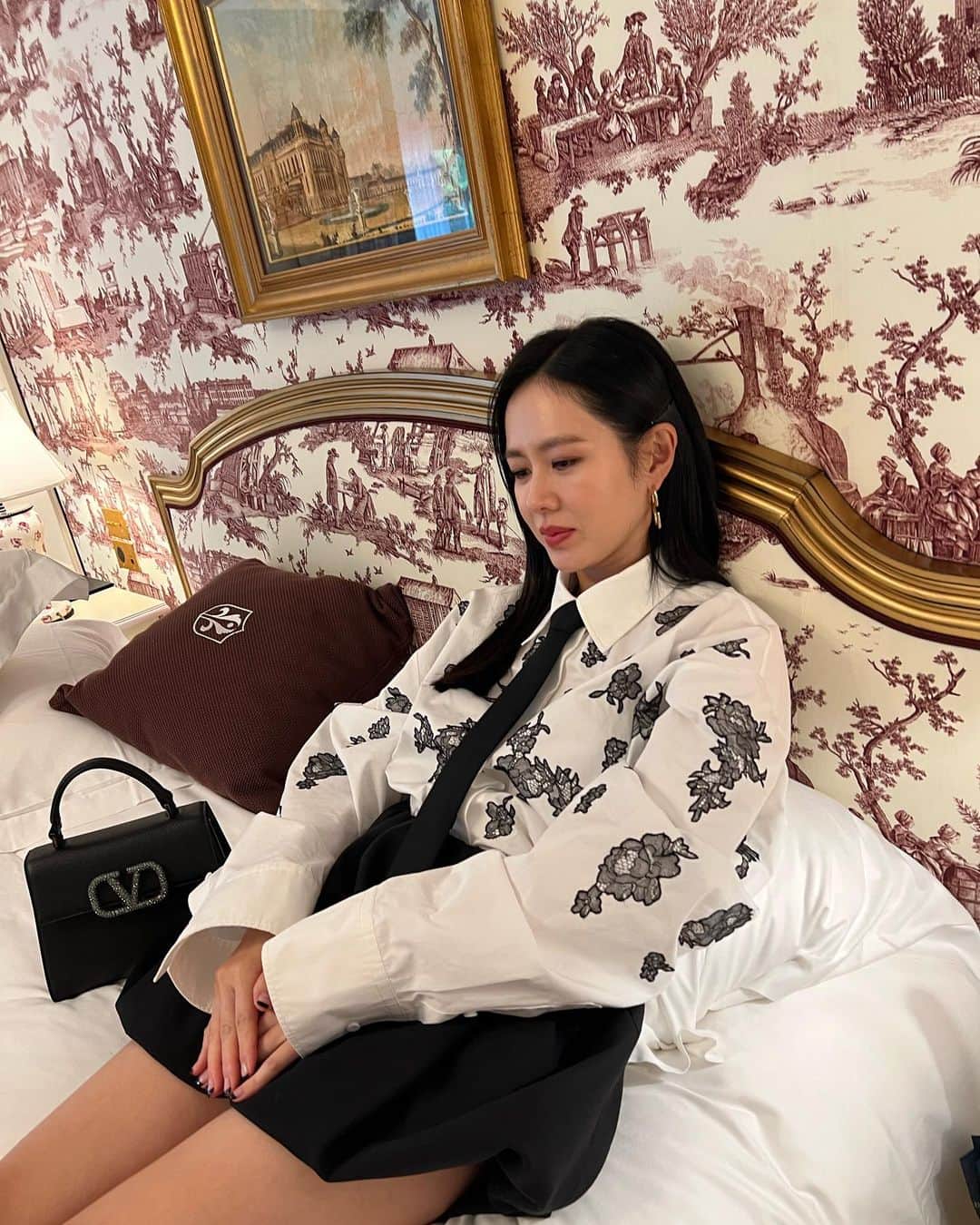 ソン・イェジンのインスタグラム：「쇼 가기전 준비완료..Jet lag ..zzz」