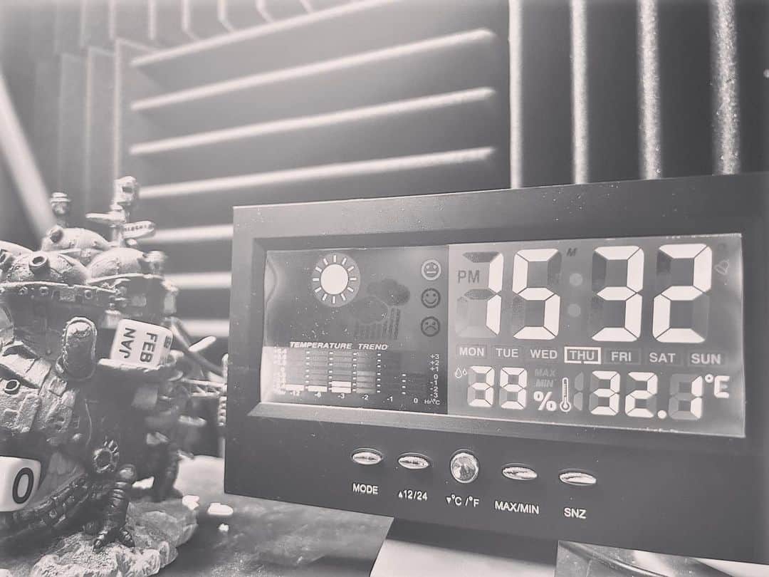 松本哲也さんのインスタグラム写真 - (松本哲也Instagram)「室温32.1℃の中でお稽古 防音室にエアコンが欲しい😱」7月6日 15時38分 - te2yanky