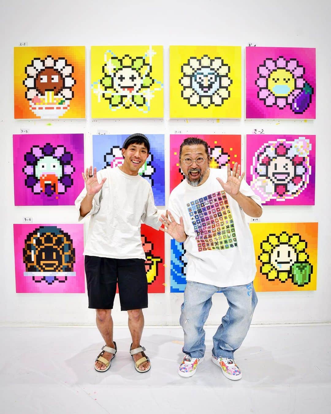 村上隆さんのインスタグラム写真 - (村上隆Instagram)「We have welcomed Mr. Shohei Sasaki to Kaikai Kiki Co., Ltd. as our COO (Chief Operating Officer) on July 1, 2023.  Immediately after the start of the pandemic in 2020, my company almost went bankrupt and I had to shut down various projects one after another. (I also closed down my large studio in New York; my assistant sent me a photo of the painting studio, which had been beautifully maintained for many years, turned into a vaccination center, which made me feel quite depressed). Since then, I have managed to survive with the help and guidance of many people, but it has been very difficult for me to manage an organization of 300 or so people while being an working artist myself. I have especially been anxious to find a professional management person to help me. Around September 2020, at an opening at my Kaikai Kiki Gallery, I was chatting with my friend and collector, Mr. Hirohisa Tamonoki @tamonoki (then CEO of a company listed on TSE Mothers), and asked him on a whim to help me manage my company. He kindly gave me some advice and recommended recruitment agencies without asking for any compensation. Then, in December of 2022, we had yet another big organizational crash, and Tamo-san introduced Mr. Shohei Sasaki to me. (Come to think of it, Shohei is the same as Shohei Otani's first name.)  Mr. Sasaki had previously had a brilliant career as CFO of CrowdWorks, Inc. For the past six months, he has kindly dealt with me, not thr easiest person to please, as well as my chaotic company run by tricky people, and his gentle personality and sharpness in business operations made me hope against hope that someone like him would join our company. Thankfully, I was now given the opportunity to welcome him as our COO. Now that we are aiming to expand the potential field of art, having started the development of NFT art and portable gaming device in 2022, I feel so pleased and excited to think that Mr. Sasaki will be able to help us realize new, achievable projects that could have a great impact on society. I hope you’ll keep an eye on Kaikai Kiki as we keep refreshing ourselves.」7月6日 15時45分 - takashipom