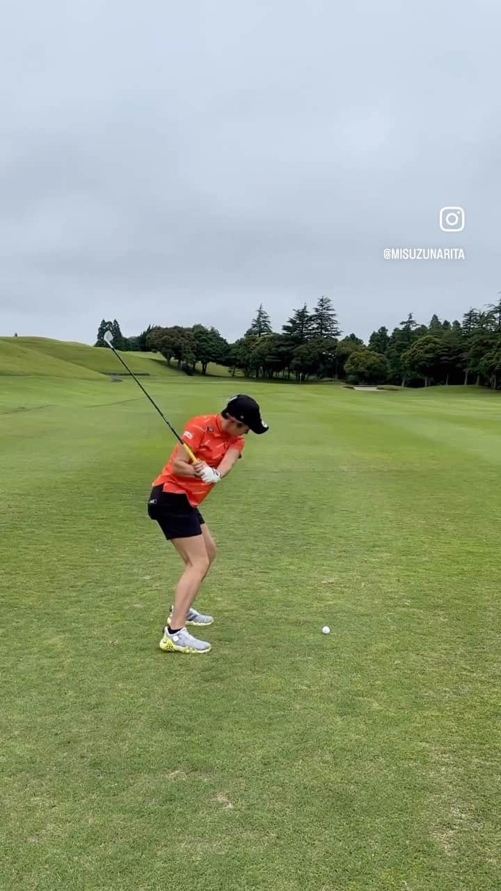 成田美寿々のインスタグラム：「完璧な６ℹ︎⛳️ からのナイスバーディー😎👍👍👍 #ゴルフ #ごるふ女子  #ゴルフ女子 #ゴルフウェア  #ゴルフコーデ #ゴルフスイング  #ゴルフスイング動画」