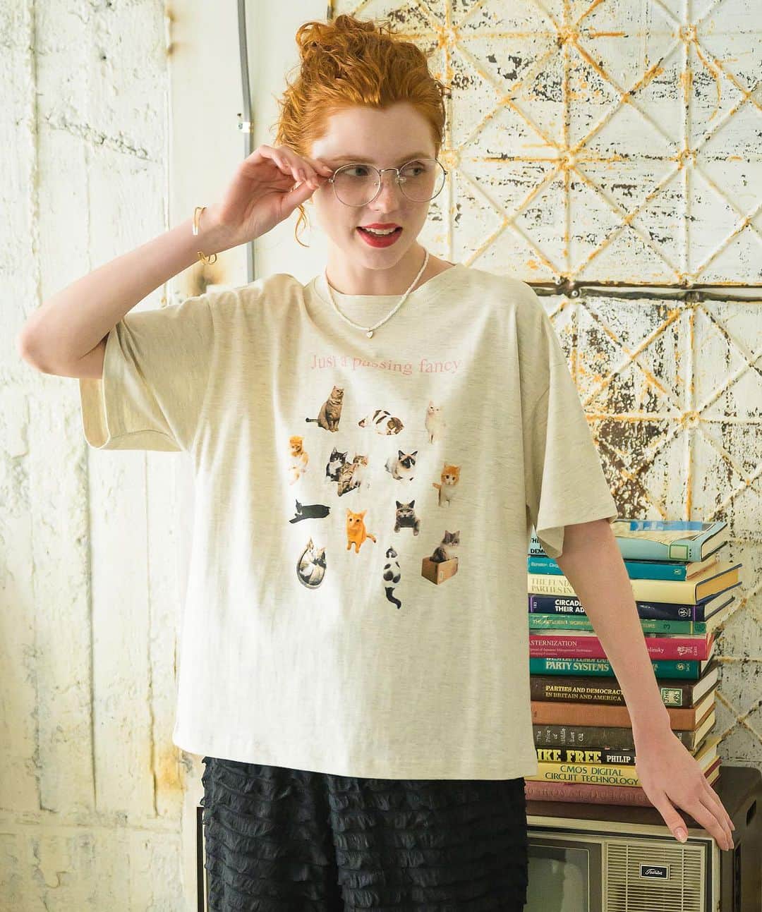 アンティローザさんのインスタグラム写真 - (アンティローザInstagram)「●● インスタのフォロワーさんが飼ってる猫たちを集めました ●●  猫が並んだプリントがかわいいTシャツ🐈 猫好きさんマスト…！今季も人気のアニマルグラフィックTシャツは１枚でサマになるアイテム。 シャツを羽織ったり、サロペットのインナーとして着ても存在感抜群。  ☑猫いっぱいプリントTシャツ  ▶color : white / natural / navy ▶︎size : FREE  #birthdayroom #BDR #zozotown #zozotown購入品 #夏コーデ #夏コ-ディネート #夏先取りコーデ #夏服 #夏服コーデ #夏服コーディネート #夏カラー #夏カラーコーデ #プチプラアイテム #プチプラファッション #カジュアルコーデ #大人カジュアル #大人カジュアルコーデ #トラッド #トラッドスタイル #トラッドコーデ #ボーダーt #tシャツ #tシャツコーデ #tシャツ #tシャツ女子 #tシャツプリント #プリントt #プリントtシャツ #猫 #猫tシャツ #猫好きさんと繋がりたい」7月6日 15時46分 - birthdayroom_official