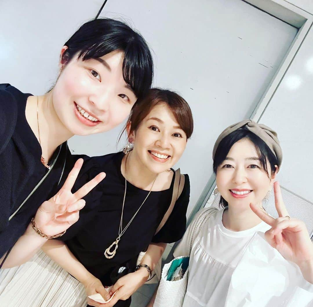 堀内敬子さんのインスタグラム写真 - (堀内敬子Instagram)「リハーサル！  ライヴまであと少し。  みんなに会えるのを楽しみ😊  当日券は見切れ席になるとのこと。  キャンセルも出たら、随時お知らせしてくれます♪  #今泉りえ #ライヴリハーサル #こっちゃん #西寿菜   #バタバタでみんなと写真撮れなかったー」7月6日 15時58分 - horiuchi_keiko