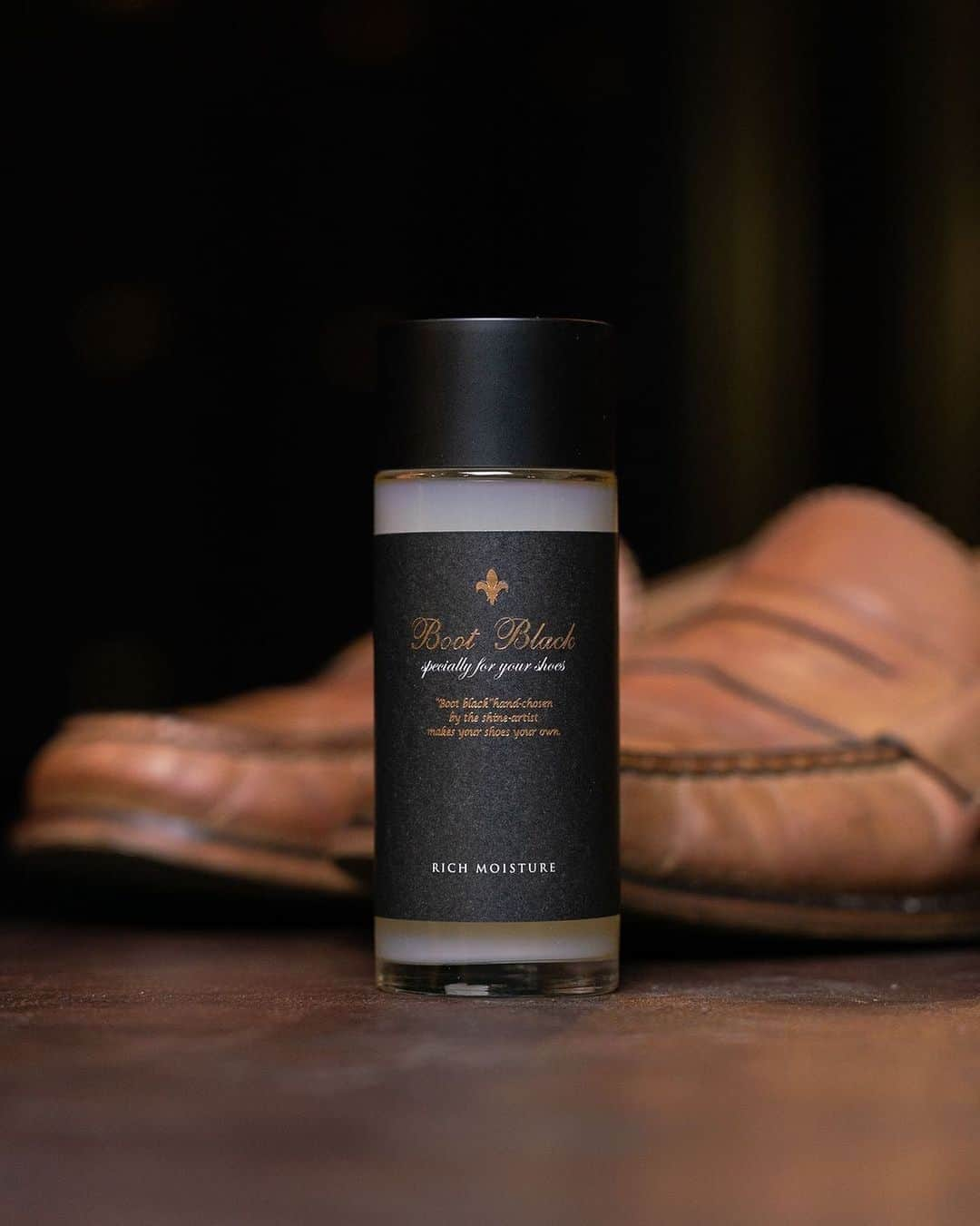 bootblack_officialさんのインスタグラム写真 - (bootblack_officialInstagram)「Boot Black Rich Moisture ⚜️ Nutritional cream for smooth leather shoes. It has a nutritional support and shining eﬀect, formulated with organic argan oil that provides moisture and suppleness. Photo by : @reshthailand  #bootblackshoeshine#bootblackshoecare#highshine#shoecare#shoeshine#shoepolish#shoegazing#shoestagram#leathershoes#madeinjapan#japanmade#japan#bangkok#thailand#classicshoes#dressshoes#shoegram#mirrorshine#shoeaddiction#shoeaddict」7月6日 16時19分 - bootblack_official