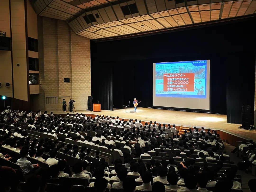 松本隆博のインスタグラム：「。⁡ ⁡済美高校のみんな約1800名。⁡ ⁡80分間の講演コンサート⁡ ⁡「こんな時代だからこそ、伝えたいこと」⁡ ⁡⁡ ⁡今日夕方のスーパーJチャンネルにて⁡ 放送して下さるそうです‼️(*^^*)⁡ ⁡みんな観てね‼️‼️‼️⁡ ⁡⁡⁡ ⁡そして……済美のみんな( ᴖ ·̫ ᴖ )⁡ ⁡ありがとう、頑張れよ⁡ ⁡⁡ ⁡やればできる‼️‼️‼️‼️⁡ ⁡⁡ ⁡還暦少年 松本隆博⁡ ⁡」