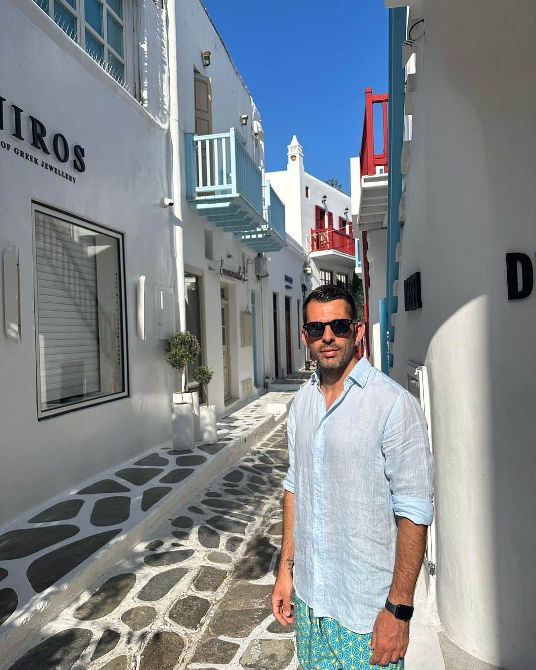 ビクトル・サンチェス・マタのインスタグラム：「Mykonos 🇬🇷🌺」