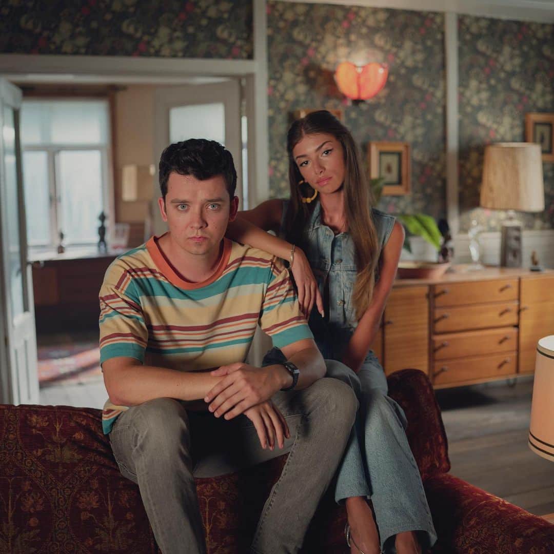 Vogue Españaのインスタグラム：「‘Sex Education’ se acerca a su fin. @netflixes acaba de confirmar que esta será su última temporada y, de paso, ha adelantado su fecha de estreno y su primer teaser. {Te contamos todo lo que debes saber en el link de la bio} ▪️Fotos: Cortesía de Netflix ▪️Texto: @albertosisi」