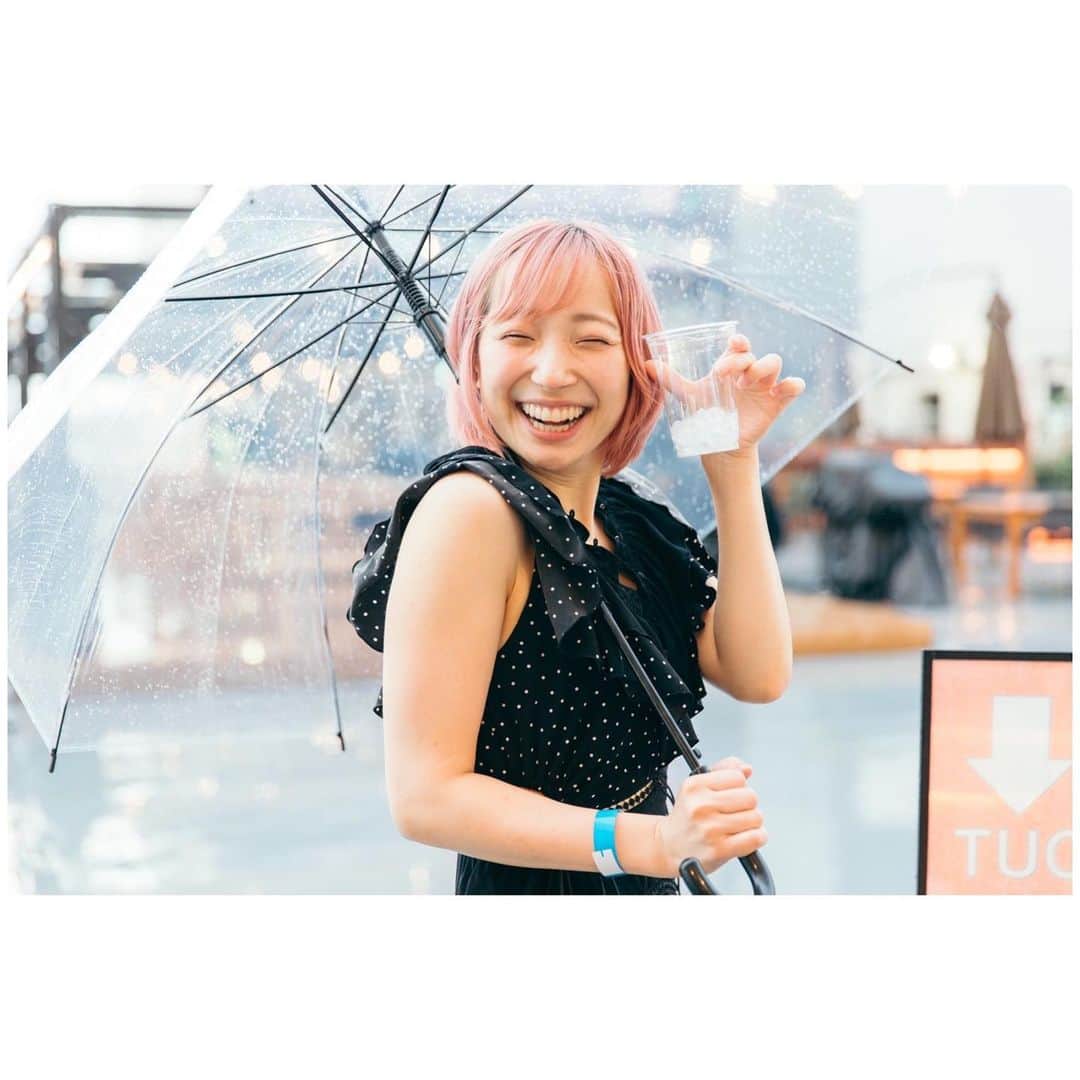 有明ゆなさんのインスタグラム写真 - (有明ゆなInstagram)「横浜のビブレの屋上にopen😋 『BBQビアガーデン』 @backyard_yokohama さん🍖 . あいにく雨でしたが☂️ BBQ楽しんできました✌️ . ドリンク🥤コーナーも オシャレなデザインで たくさんの絵が書いてあった💜 . 屋上のいたるところに ブルックリンスタイルのアート すごい写真映えだっ！！！ . 今回は カメラマン📷として @rariphoto ちゃんに ご一緒してもらっちゃいました🌷 . りほちゃんのお写真とともに BACK YARDさんのBBQを ご紹介しちゃいます🫶✨ . . . . PR @backyard_yokohama #bbqparty #backyard_yokohama #横浜グルメ #横浜ビアガーデン #横浜bbq #swagroof」7月6日 16時44分 - ariake_yuna