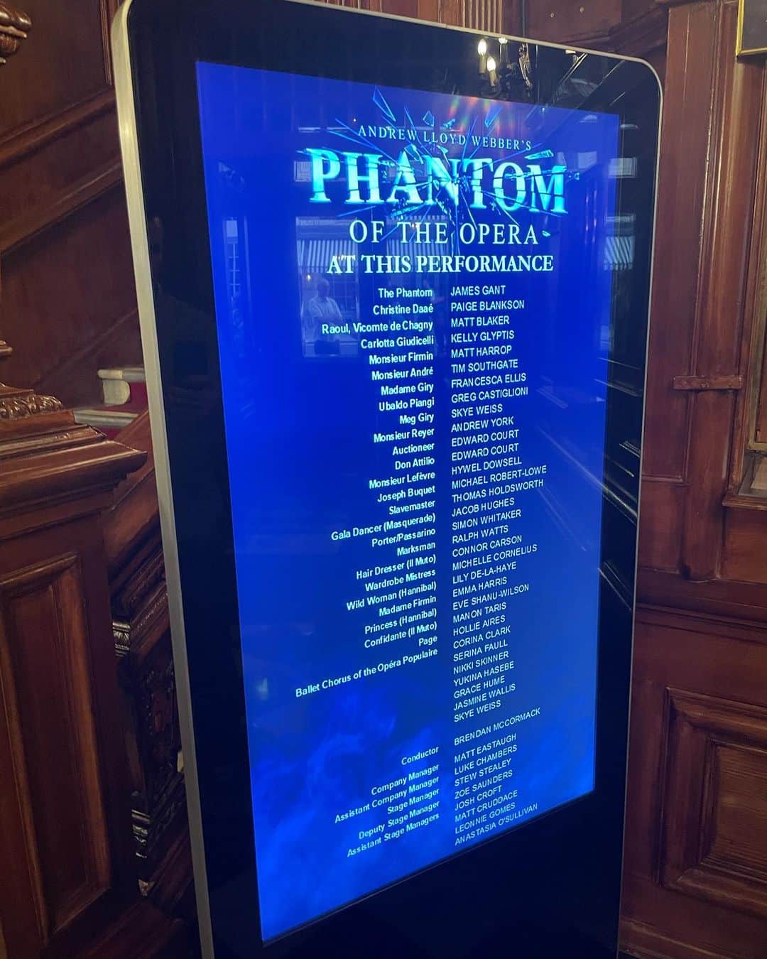 秋元玲奈さんのインスタグラム写真 - (秋元玲奈Instagram)「My husband gave me the ultimate birthday gift by treating me to a musical of "The Phantom of the Opera," a long-held dream of mine🥹 I fell in love with "The Phantom of the Opera" 30 years ago when I saw it in London, and the experience this time was just as moving as it was back then. 8歳の頃ロンドンで魅了されて以来、再びロンドンで観ることができました！ 素敵な誕生日プレゼント、ありがとう☺️  #london #londonlife #phantomoftheopera  #hismajestystheatre  #birthdaytreats」7月6日 16時46分 - rena_akimoto