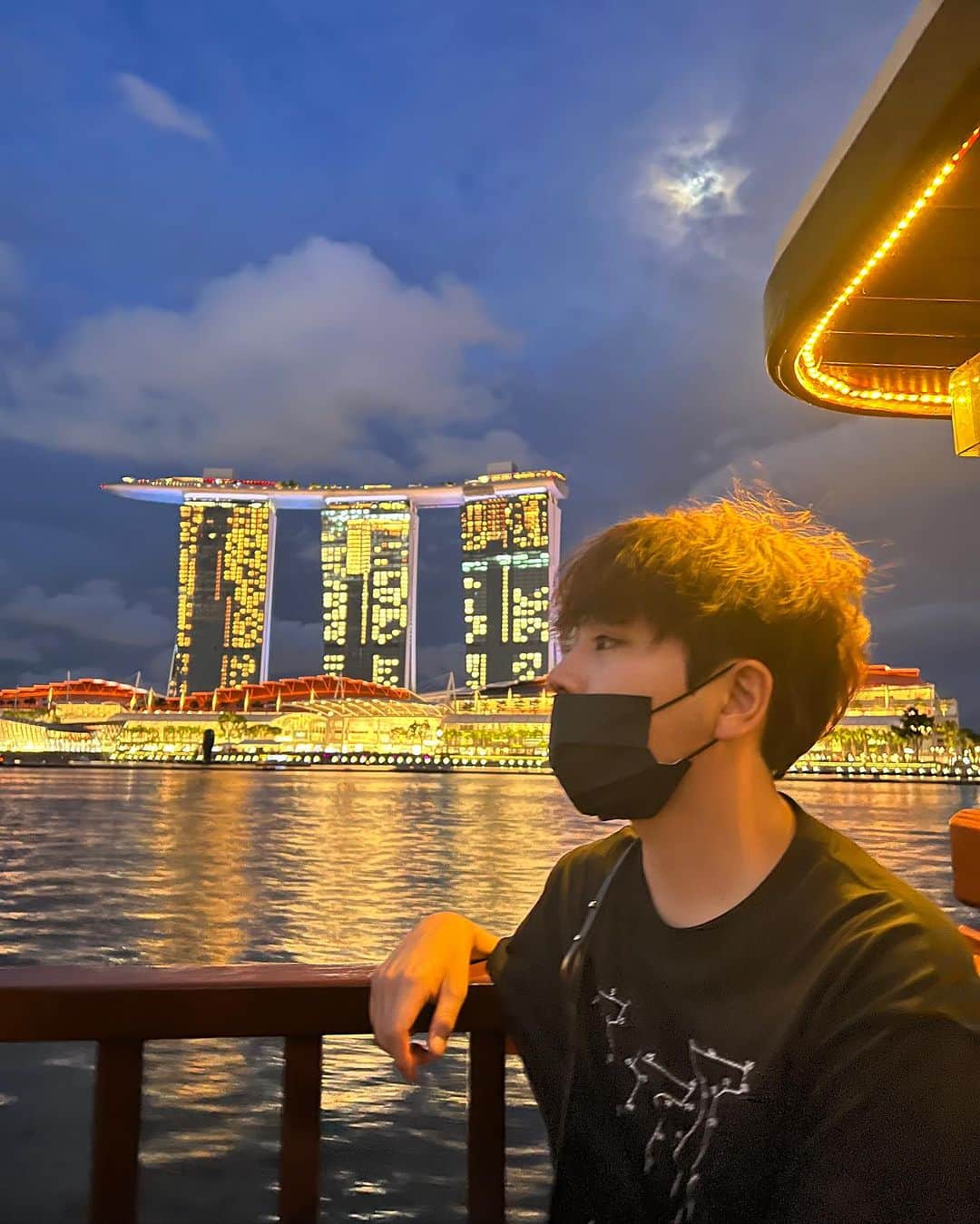 クォン・スンイルのインスタグラム：「#Singapore 🇸🇬 #MarinaBaySands 🌃」