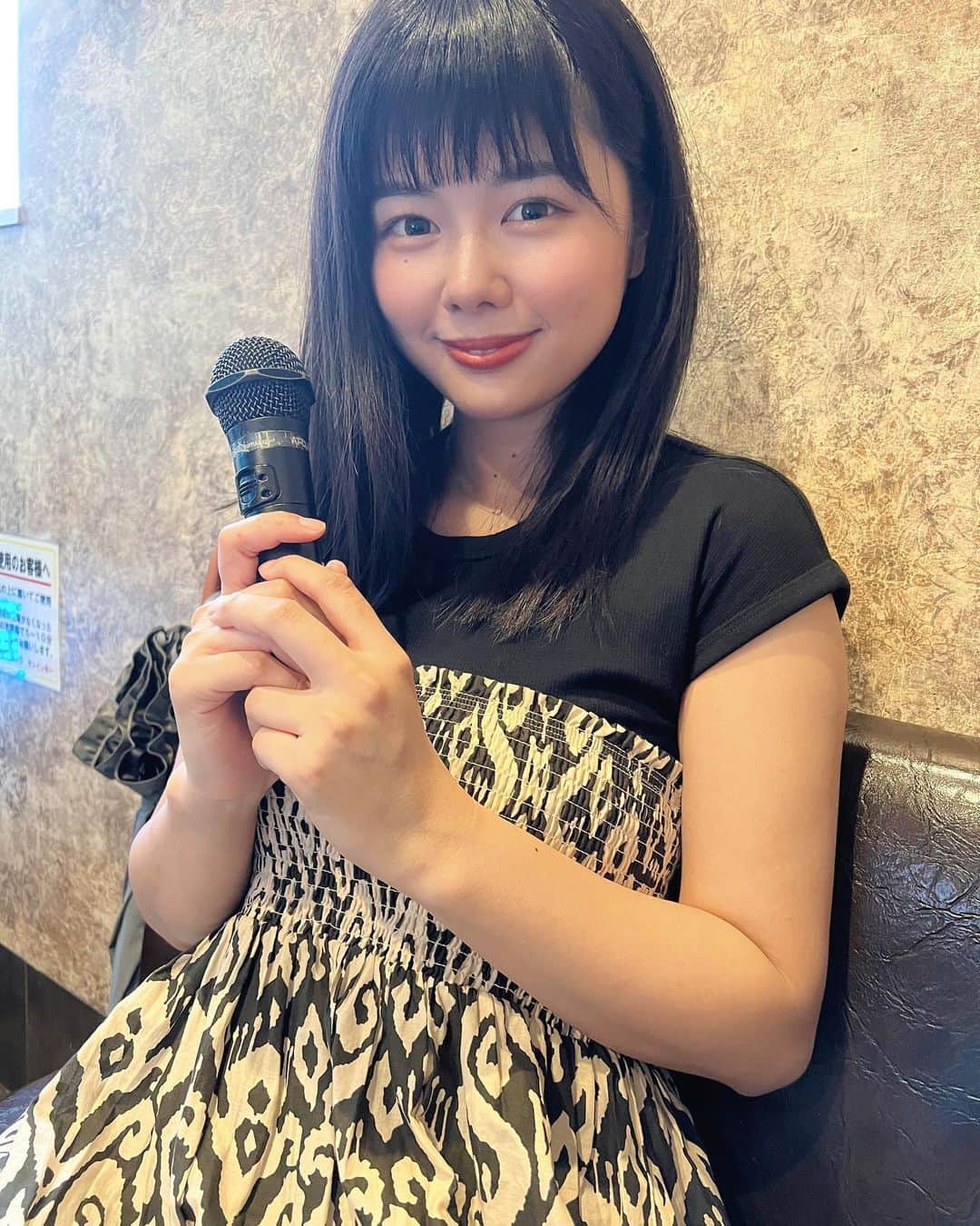 蒼山みことのインスタグラム：「一緒に歌わない？？？🎤🫶  ♡  ♡  ♡  #newpost  #Japanese #japanesegirl  #彼女感  #グラビアアイドル  #グラドル #グラドル自画撮り部 #いいね #instaphoto #instagood #follow #followme」