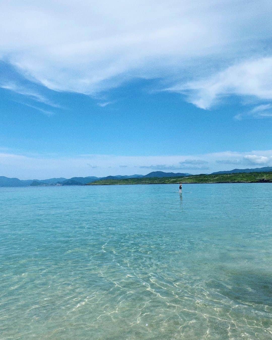 吉岡里帆さんのインスタグラム写真 - (吉岡里帆Instagram)「旅、海。  もも可愛い  #五島 @charanpo_momo」7月6日 17時06分 - riho_yoshioka