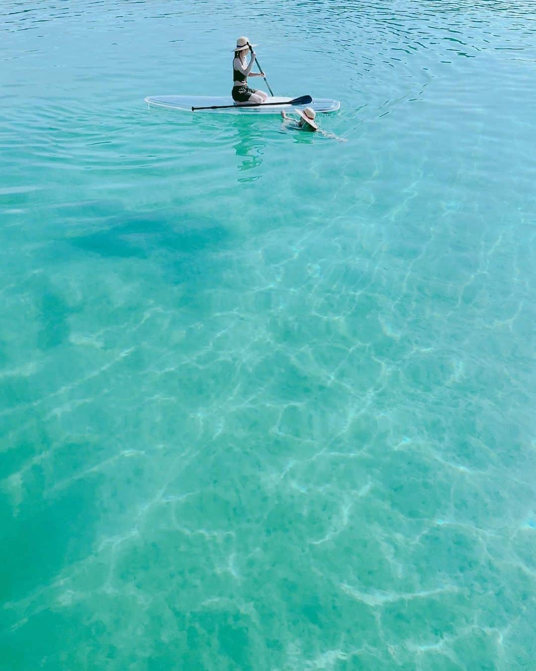 吉岡里帆さんのインスタグラム写真 - (吉岡里帆Instagram)「旅、海。  もも可愛い  #五島 @charanpo_momo」7月6日 17時06分 - riho_yoshioka
