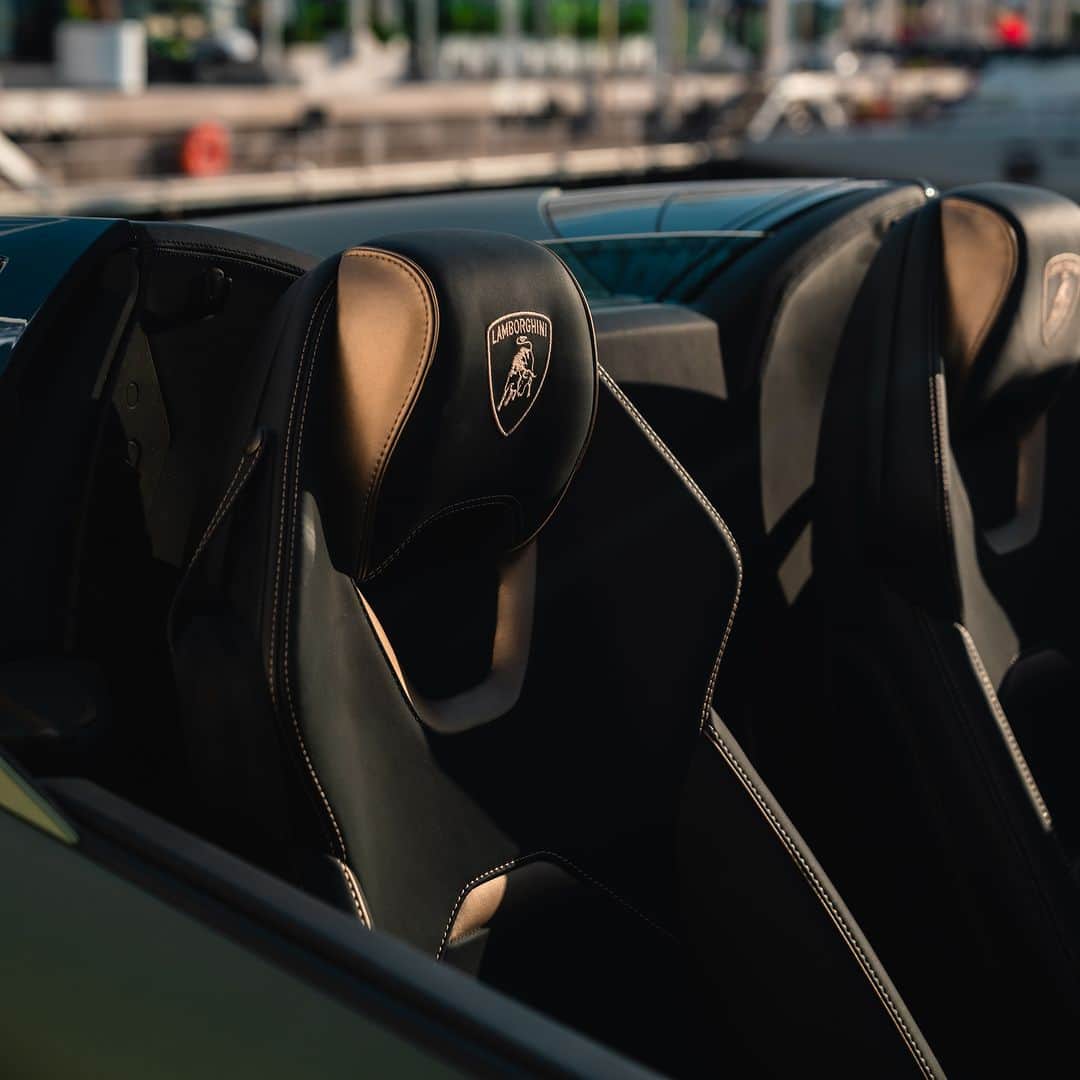 ランボルギーニさんのインスタグラム写真 - (ランボルギーニInstagram)「High expectations fulfilled by Huracán EVO Spyder, designed to amplify every driving sensation.  #Lamborghini #HuracanEVO #EveryDayAmplified __ Huracán EVO Spyder: fuel consumption combined 14.2 l/100km; CO2-emissions combined 338 g/km (WLTP EU27)」7月6日 17時00分 - lamborghini